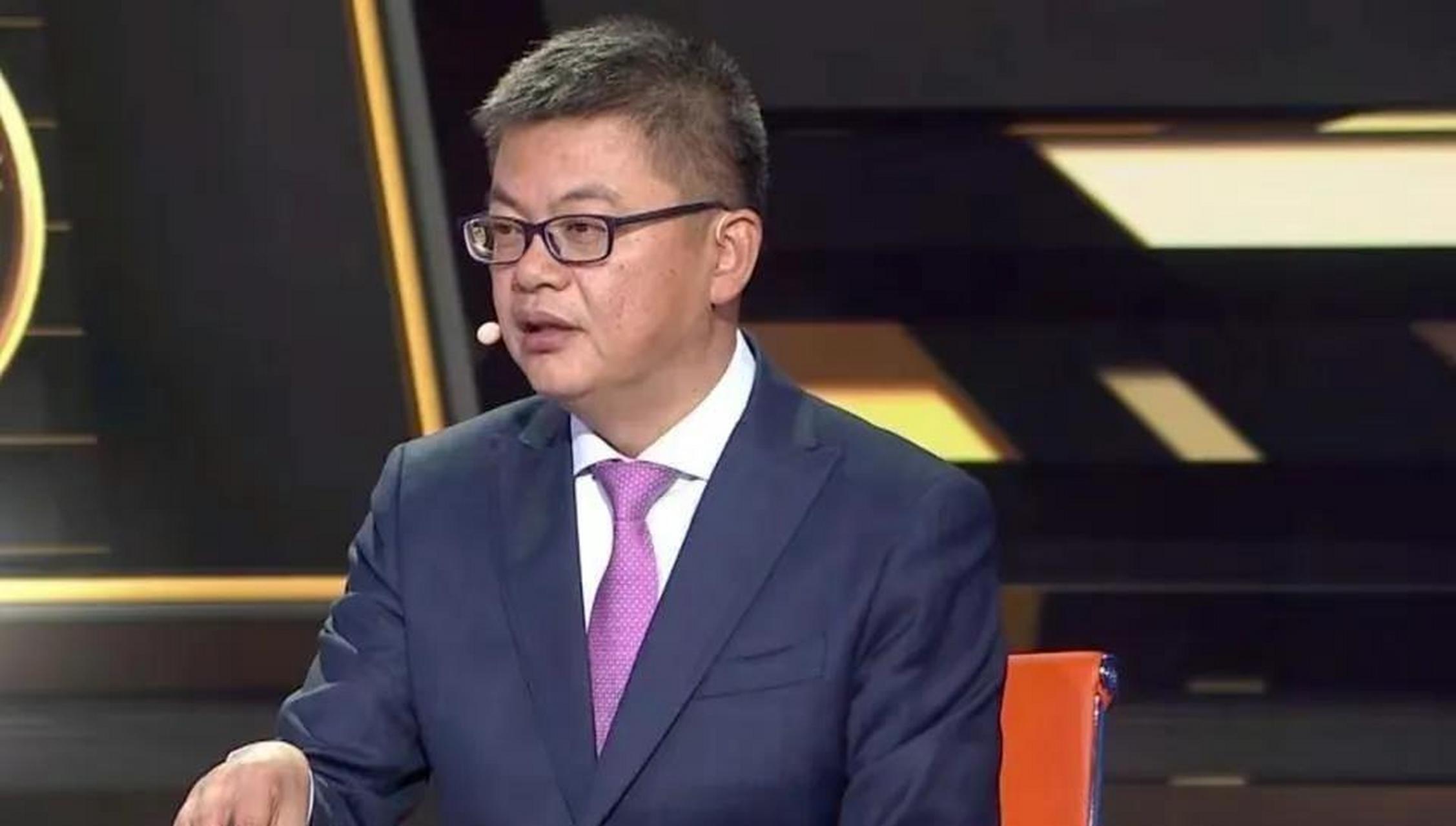 杨毅和苏群共同创立了《篮球先锋报》,苏群任主编,杨毅任副主编.