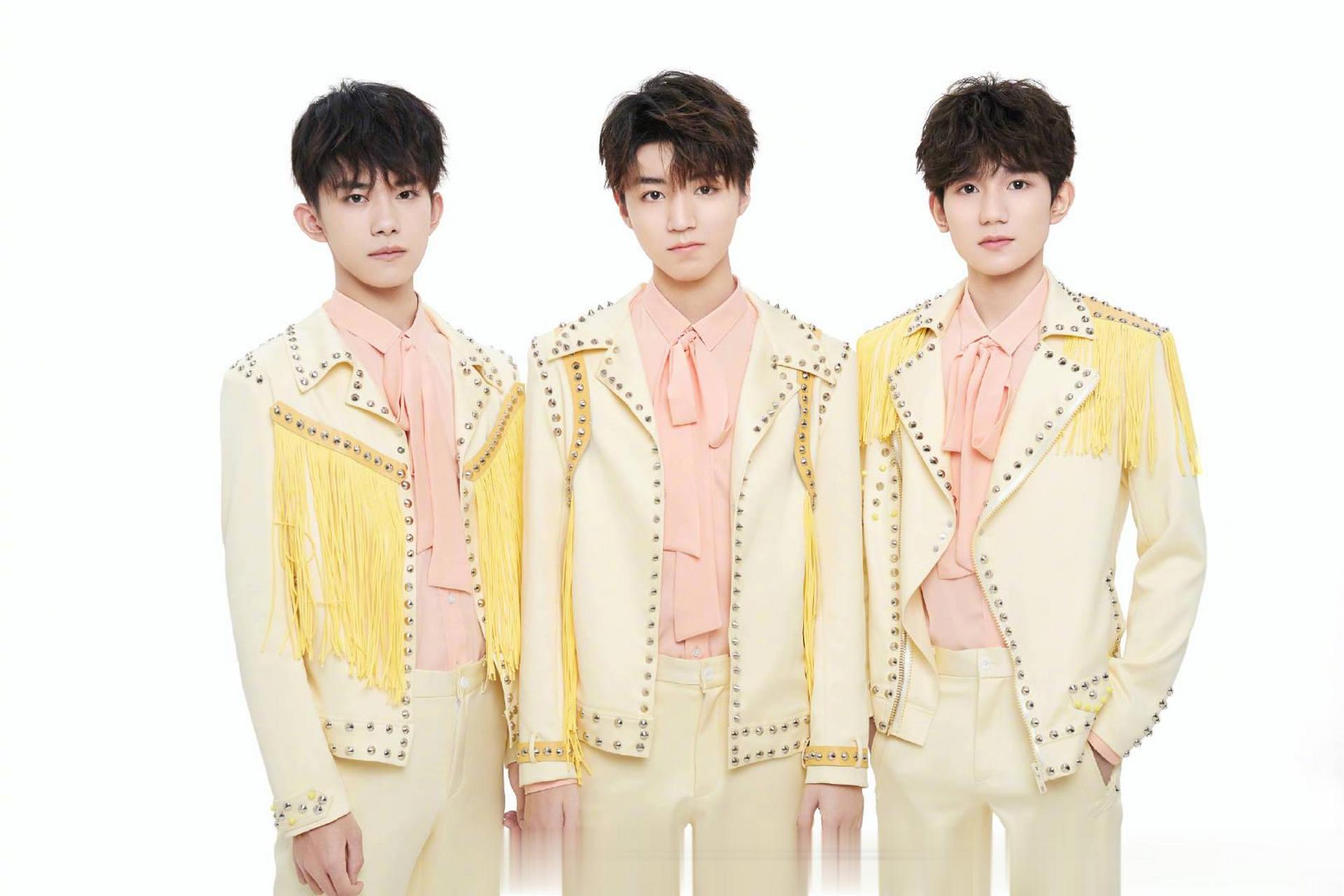 tfboys最新公式照是p的吗   期待有现场!