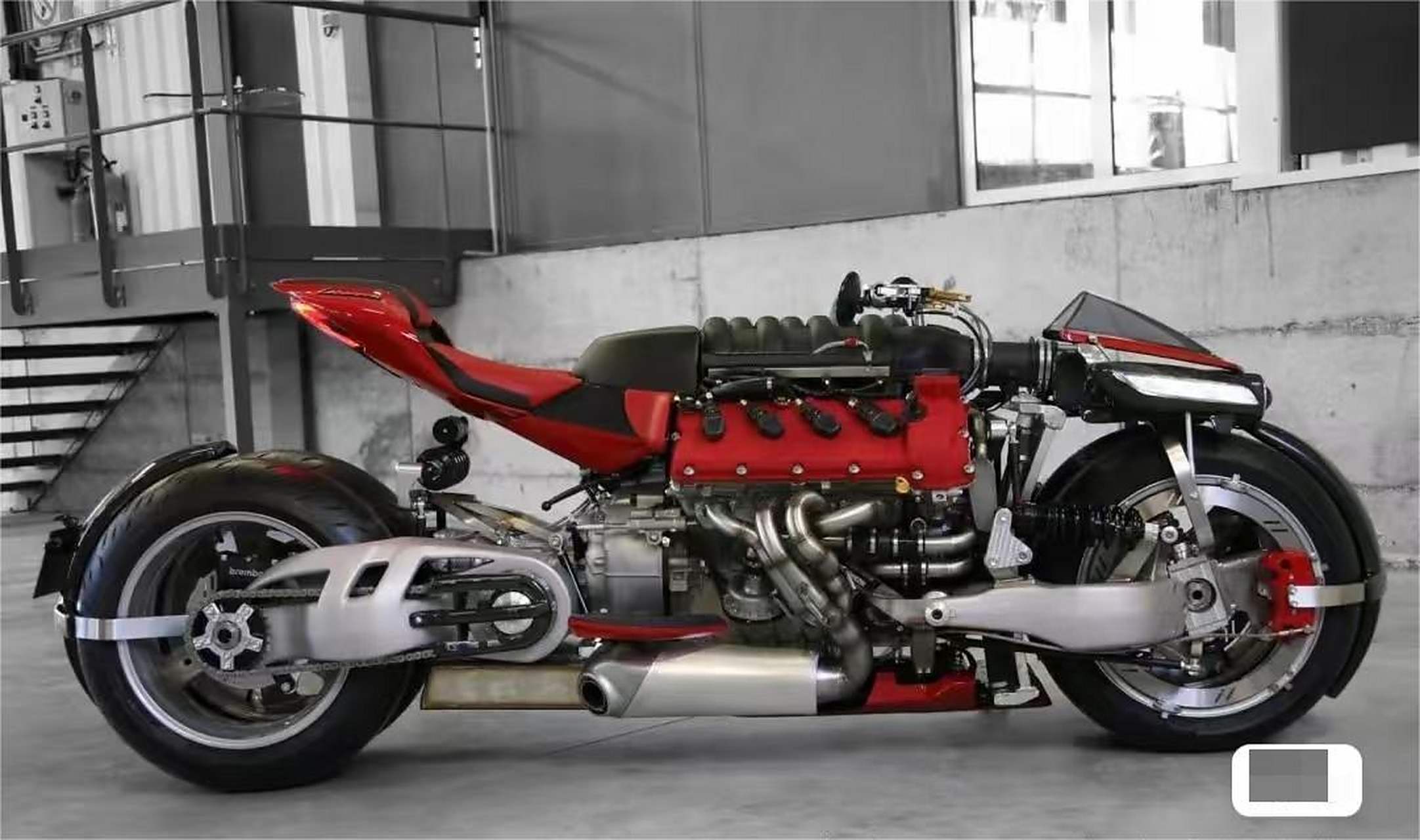 时速可达300km的限量摩托车,玛莎拉蒂发动机,采用v8,自动变速箱,拨片