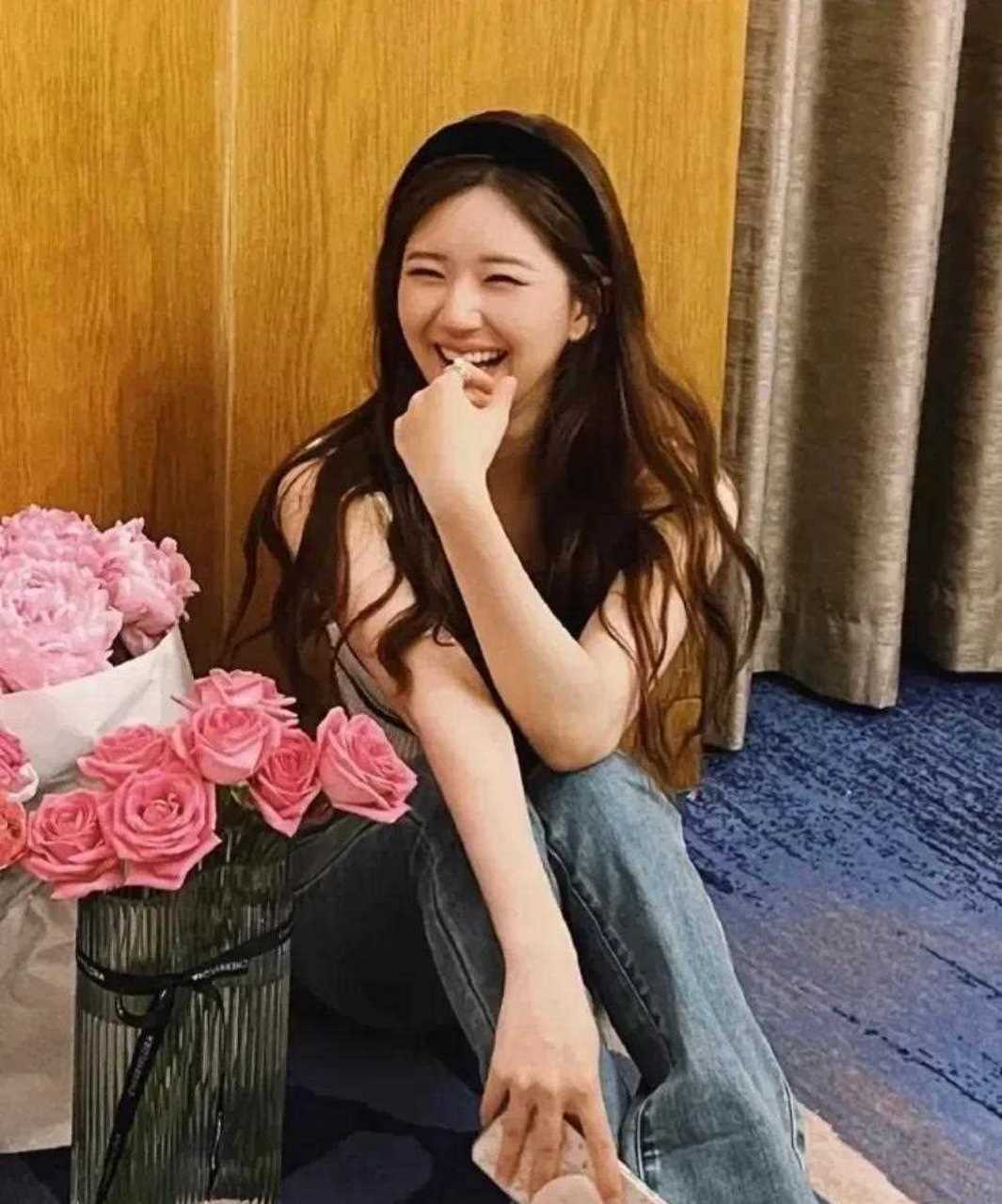赵露思这姑娘真可爱,从小就喜欢笑,感觉笑起来好好看啊,是娱乐圈里面