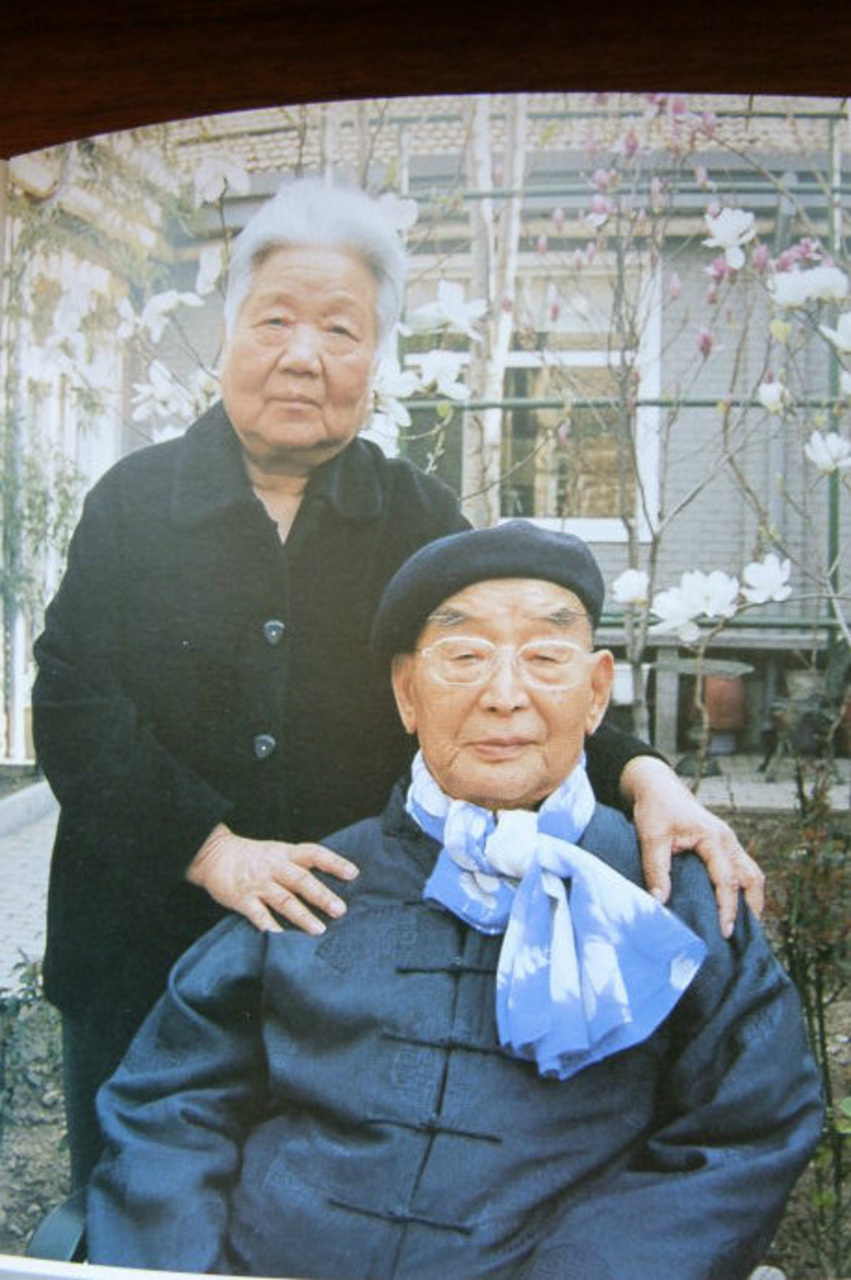 范承秀同志,因病医治无效,于2021年11月23日17时17分在北京逝世,享年