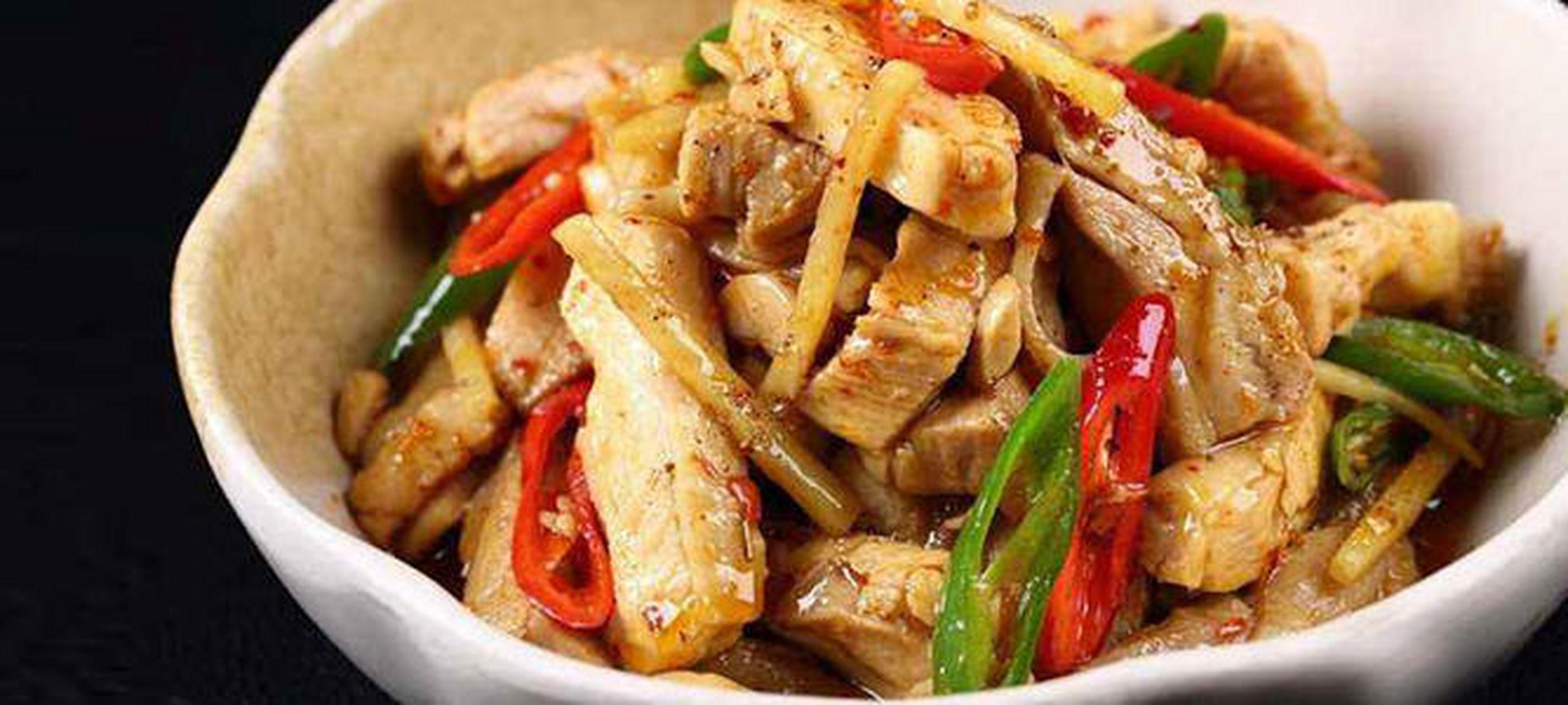 东安子鸡,这道菜在湘菜里面还有一个别称叫做东安鸡.