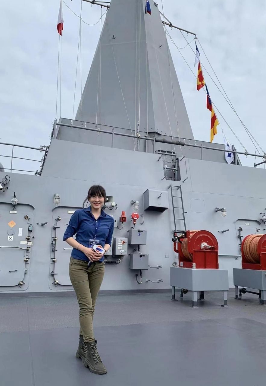 好干净的甲板,这是哪国的军舰?