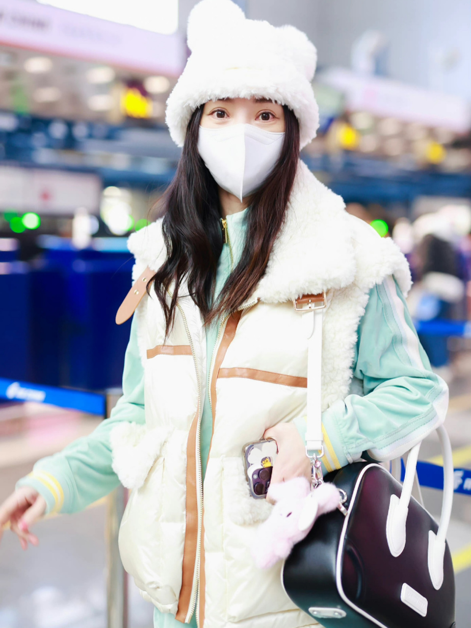 柳岩机场私服穿搭|今日李宁有点贵