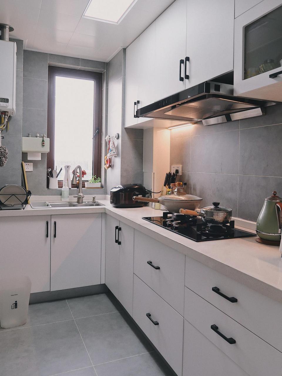 小户型厨房,这样装修不后悔 我家厨房:l型,面积很小,大概4平方,厨房