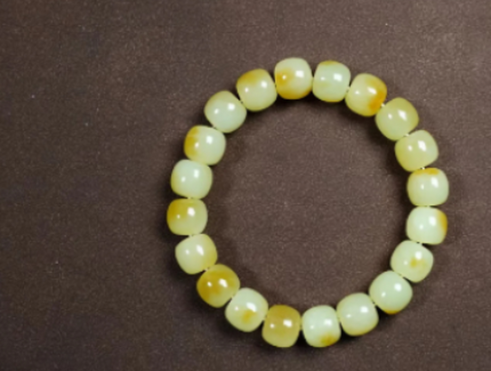 点击头像看直播##和田玉#且末糖黄口料手串