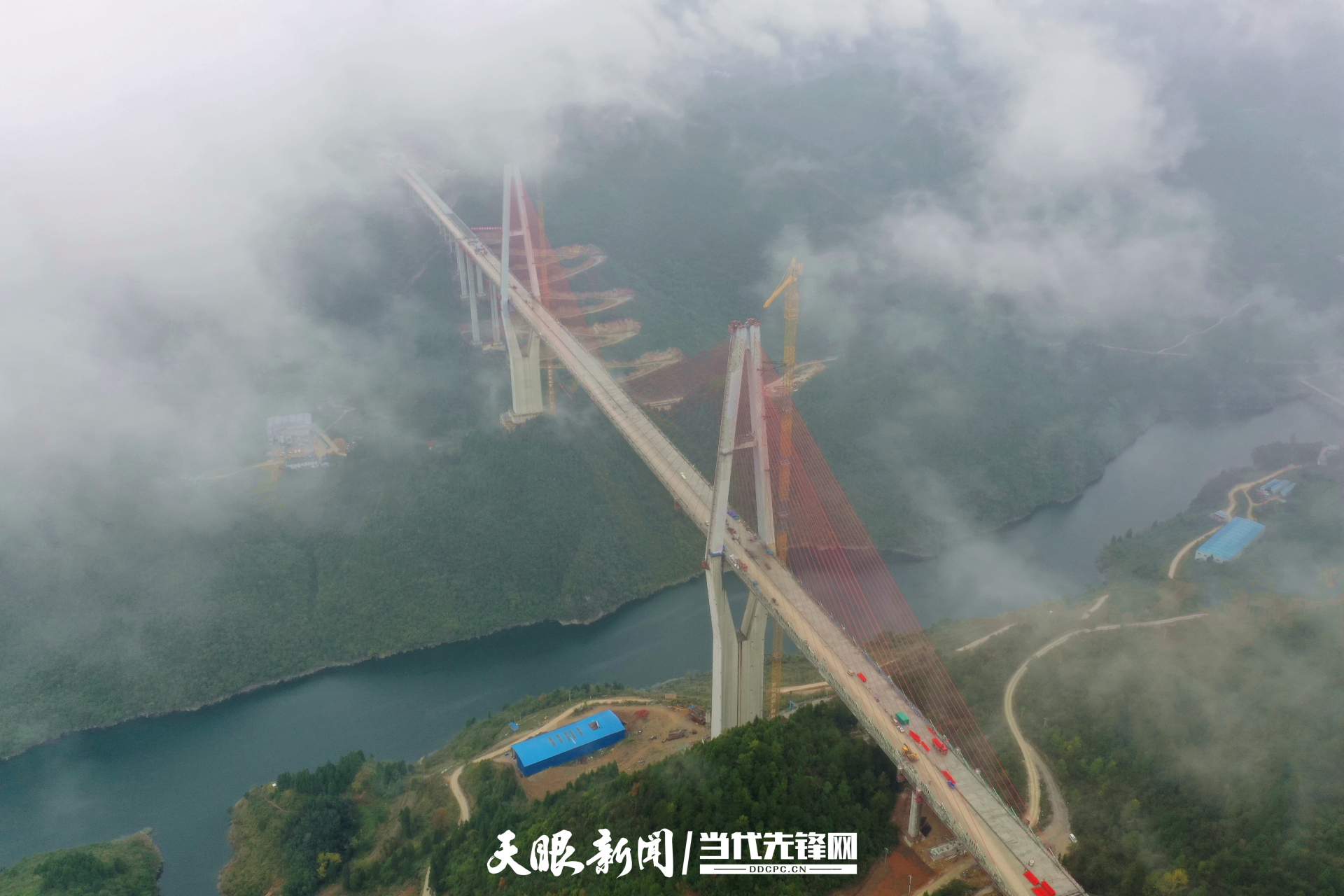 遵余高速湘江大桥图片