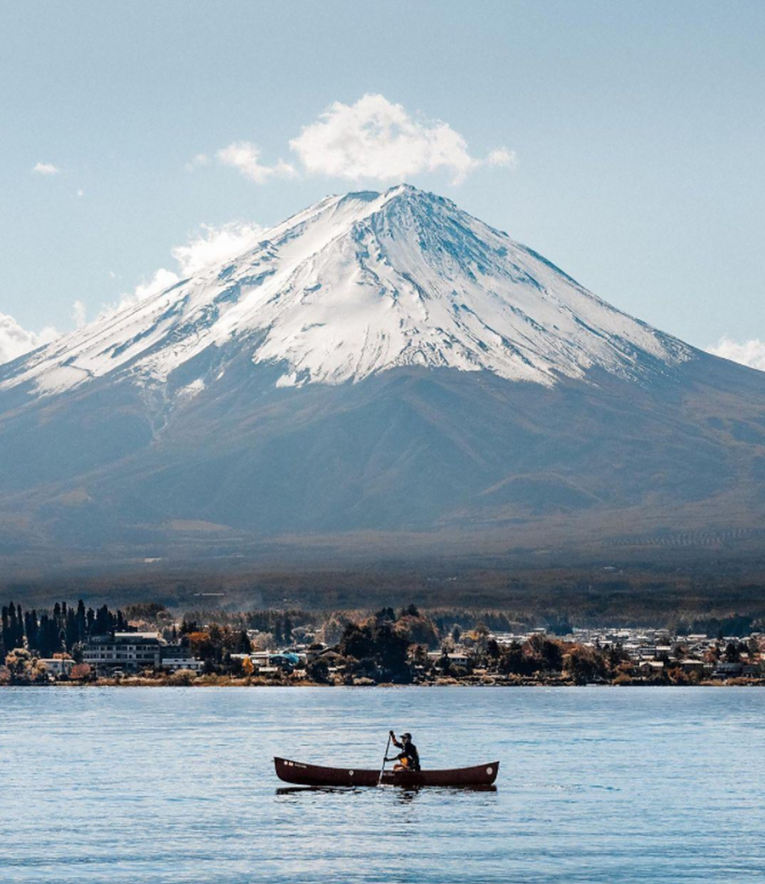富士山是日本最著名的景点之一,被列为"世界遗产名录".