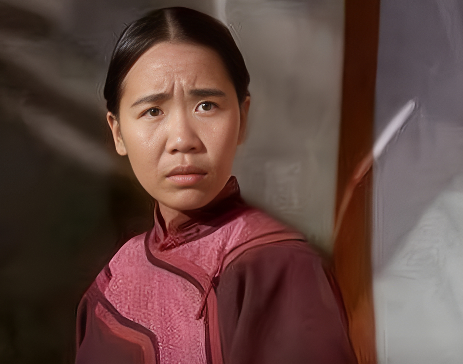 1988年,杨青第一次去北影面试时,考官曾评价她的长相不够出众,似乎不