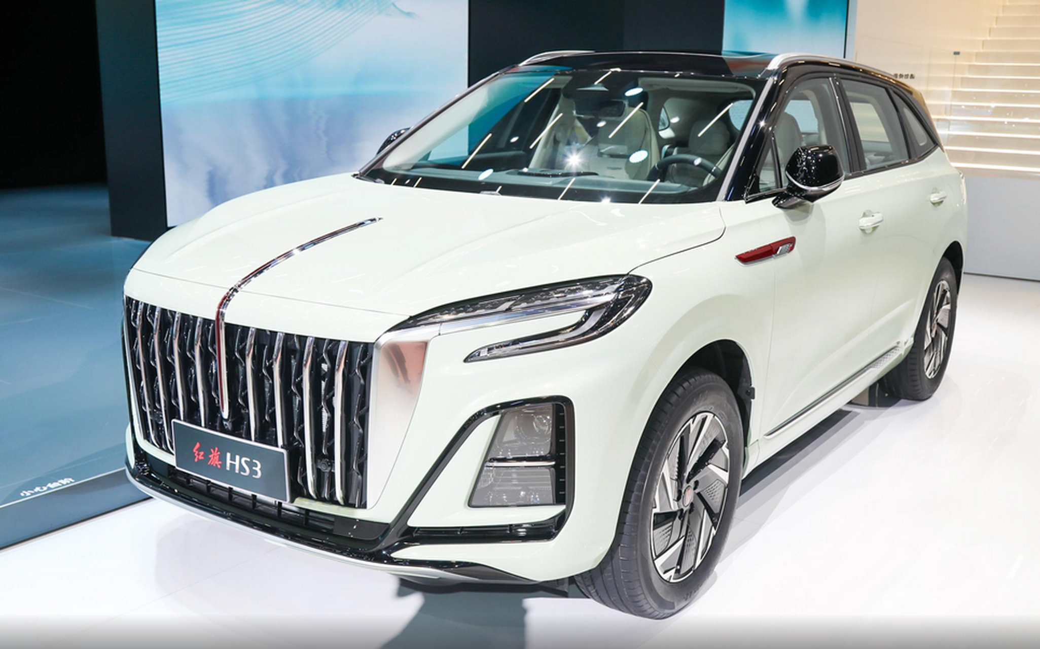 从官方渠道获悉,全新红旗hs3开启预售,预售价16万起.