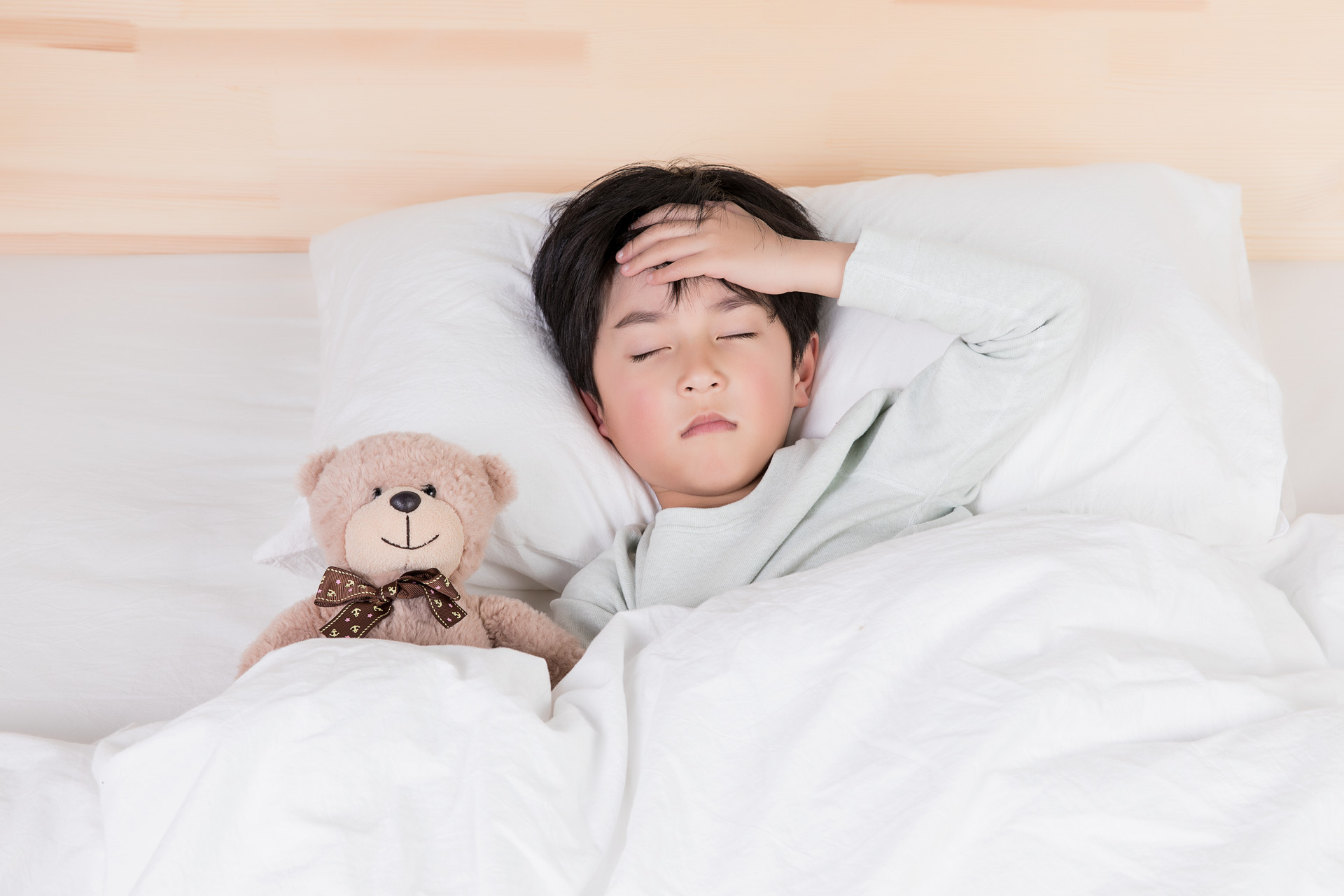 如果发现孩子装病请假不去学校,家长应该如何处理?