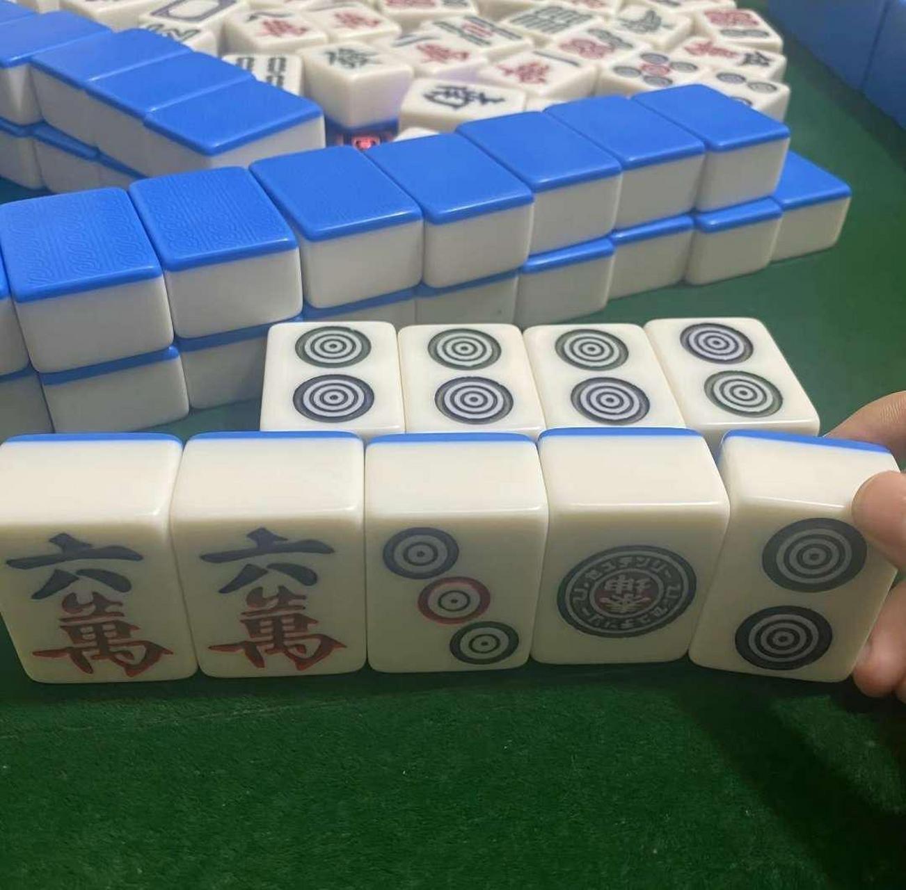 第一次打麻将,这样能赢多少钱?  #趣图搞笑# #沙雕段子大全#[滑稽]