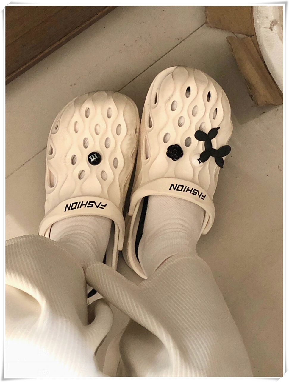 白相信我 袜子配白色洞洞鞋太舒服了6015  亲爱的姐妹们,你们有没