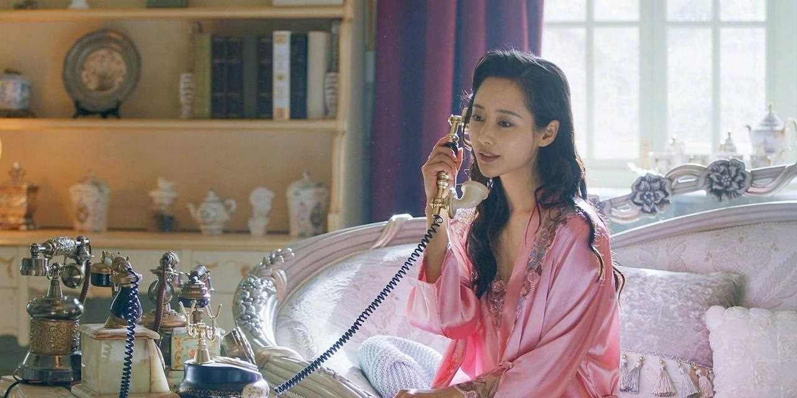 《新世界》中李纯饰演的柳如丝柳爷一出场就霸气十足,虽饰演的角色到