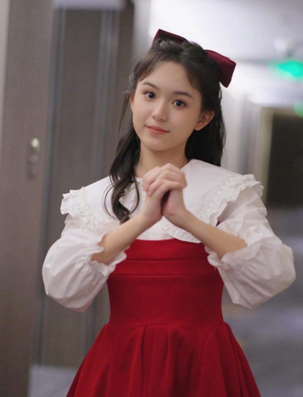 [火焰]中国最美童星:因太美被禁止整容,2岁已年入百万,如今长啥样?