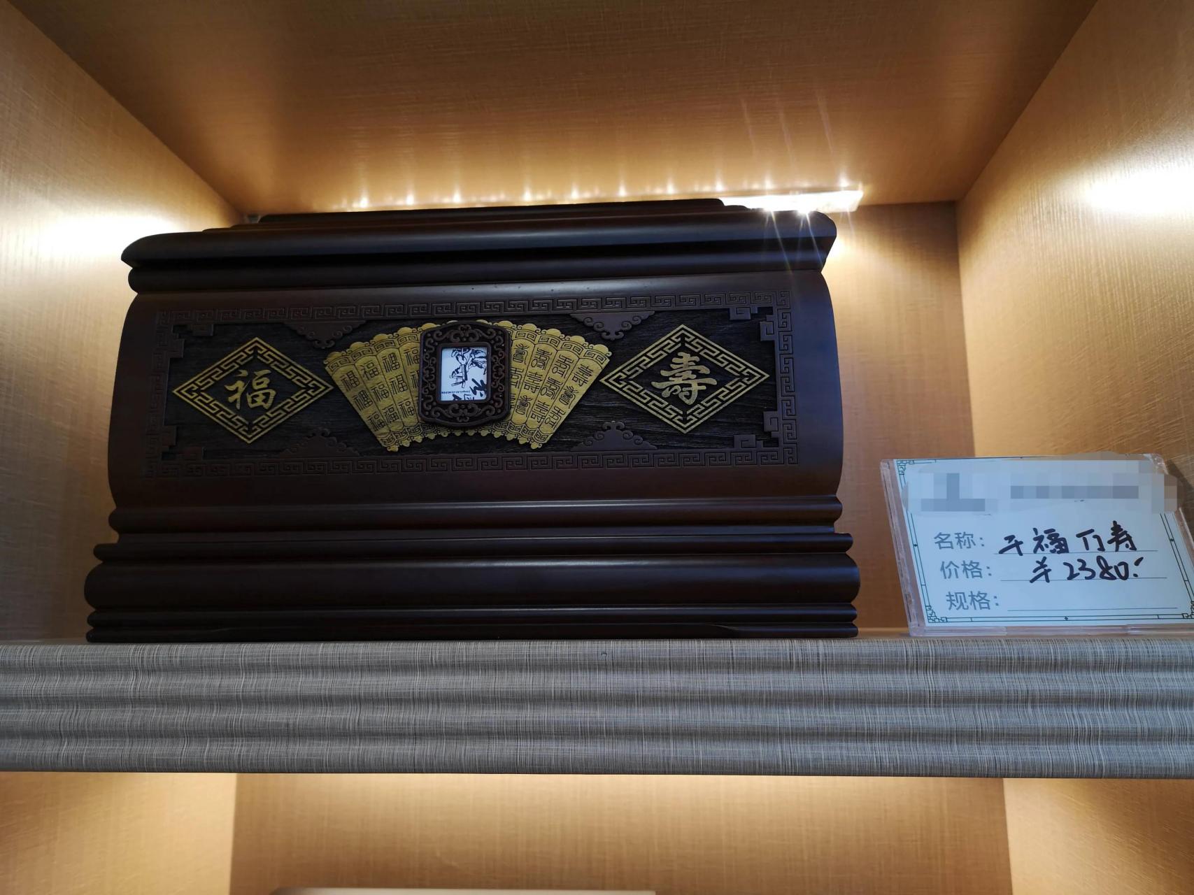 在殡仪馆工作的表哥告诉我:一个骨灰盒7000块,用刀片划开肚皮遗体
