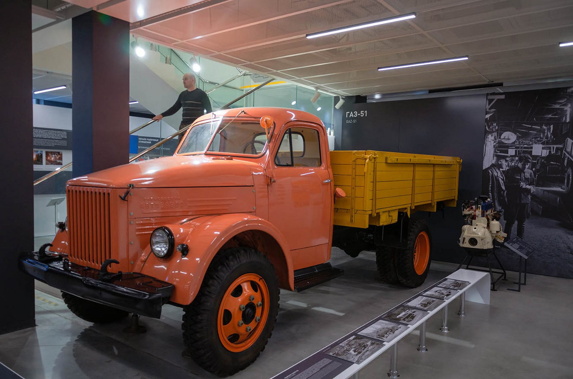 历史悠久的俄罗斯高尔基("嘎斯")汽车厂博物馆之旅 嘎斯24卡车是该厂