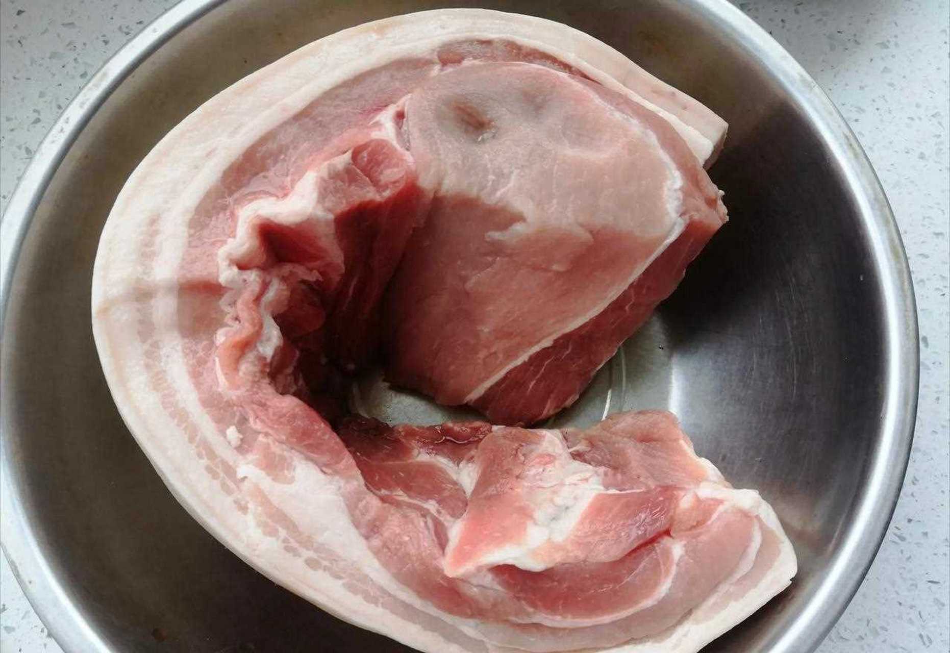 下周囤菜,准备8斤冻肉,市场上没有鲜猪肉,冻猪肉也能解馋[大笑][药丸]