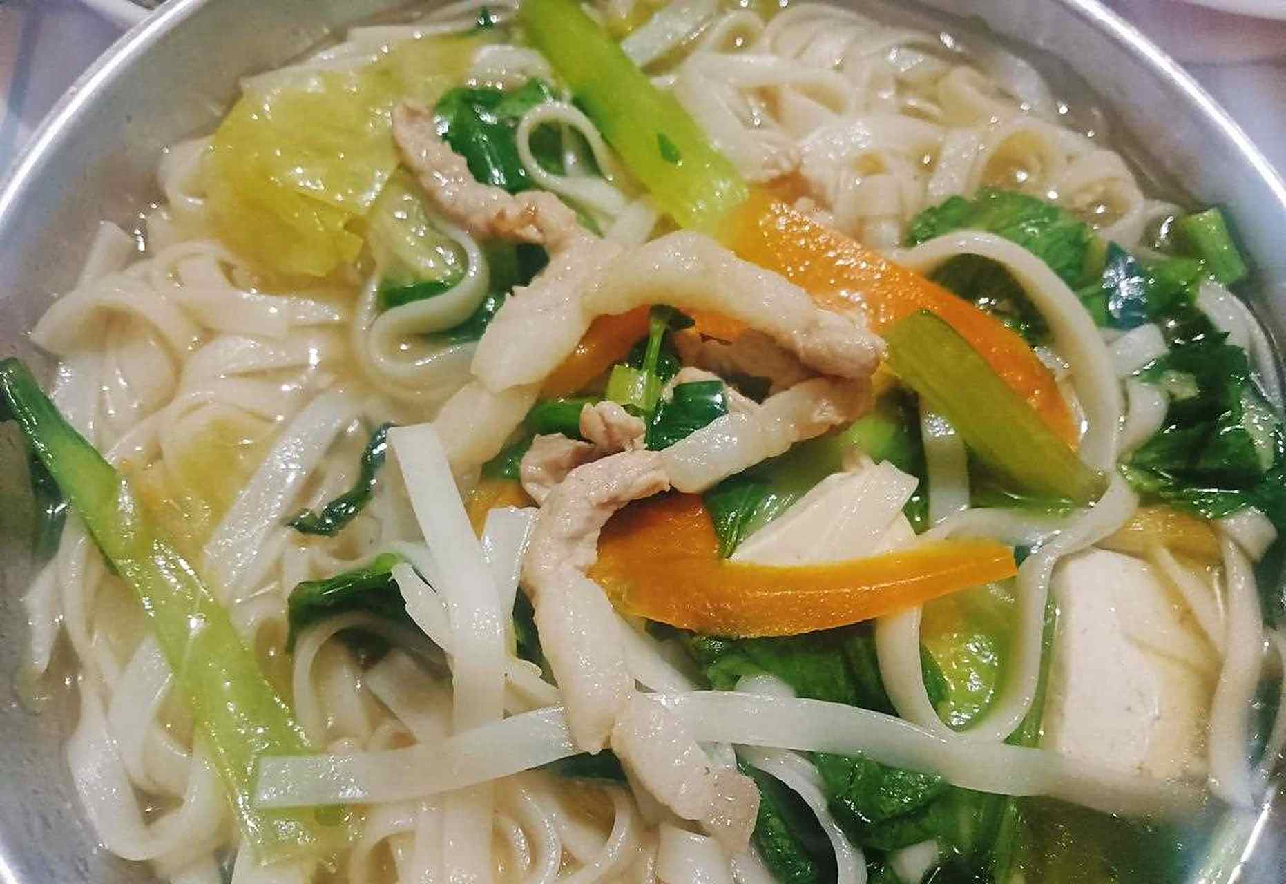 今晚想吃老家的栾川肉丝面,就自己做了肉丝面.