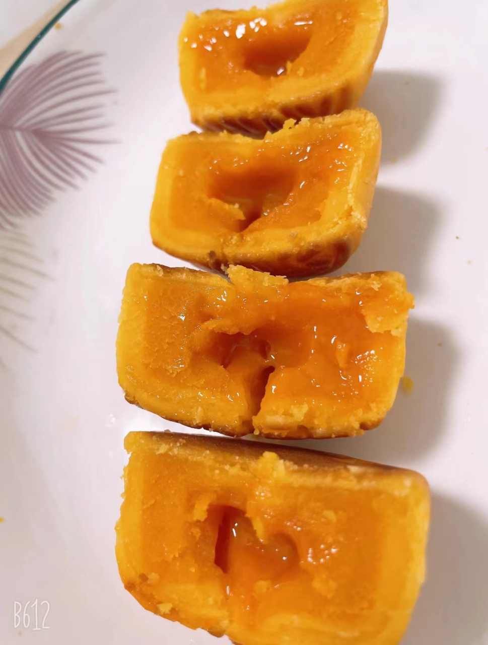 这款香港美心流心奶黄月饼,就像一个满载幸福的小盒子,打开后就让人