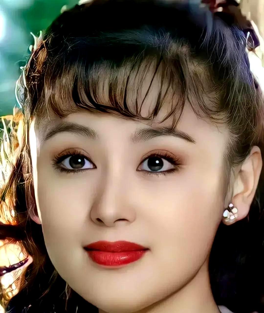 陈红年轻时的美貌简直令人惊艳,谁见了都会心动不已.