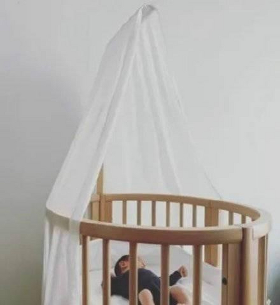 2002年,与陈小春合作的《黑道风云》,算是二人的第一次合作.