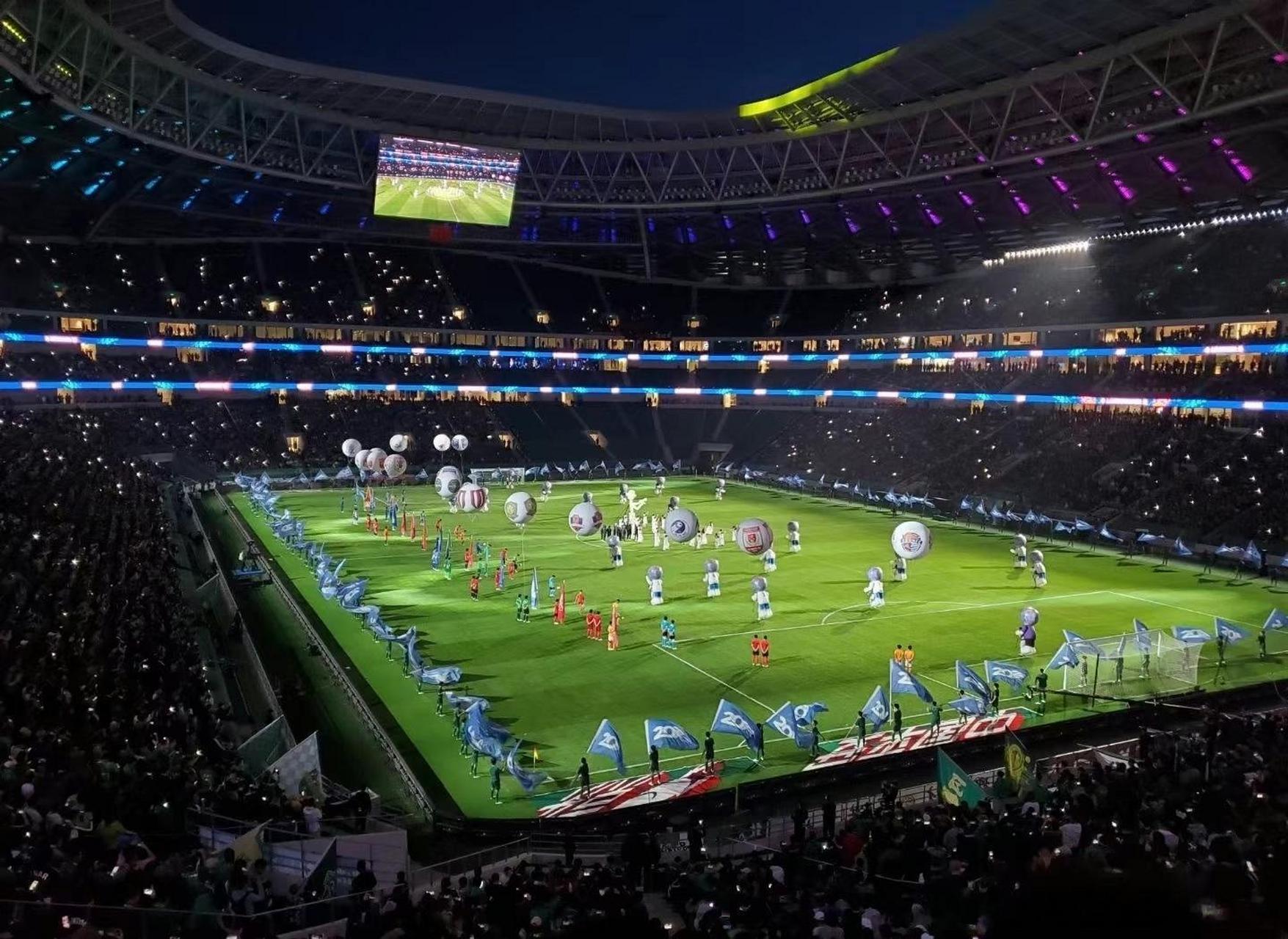 昨晚重建后的北京工人体育场迎来首场正式比赛,新工体非常漂亮,这配置