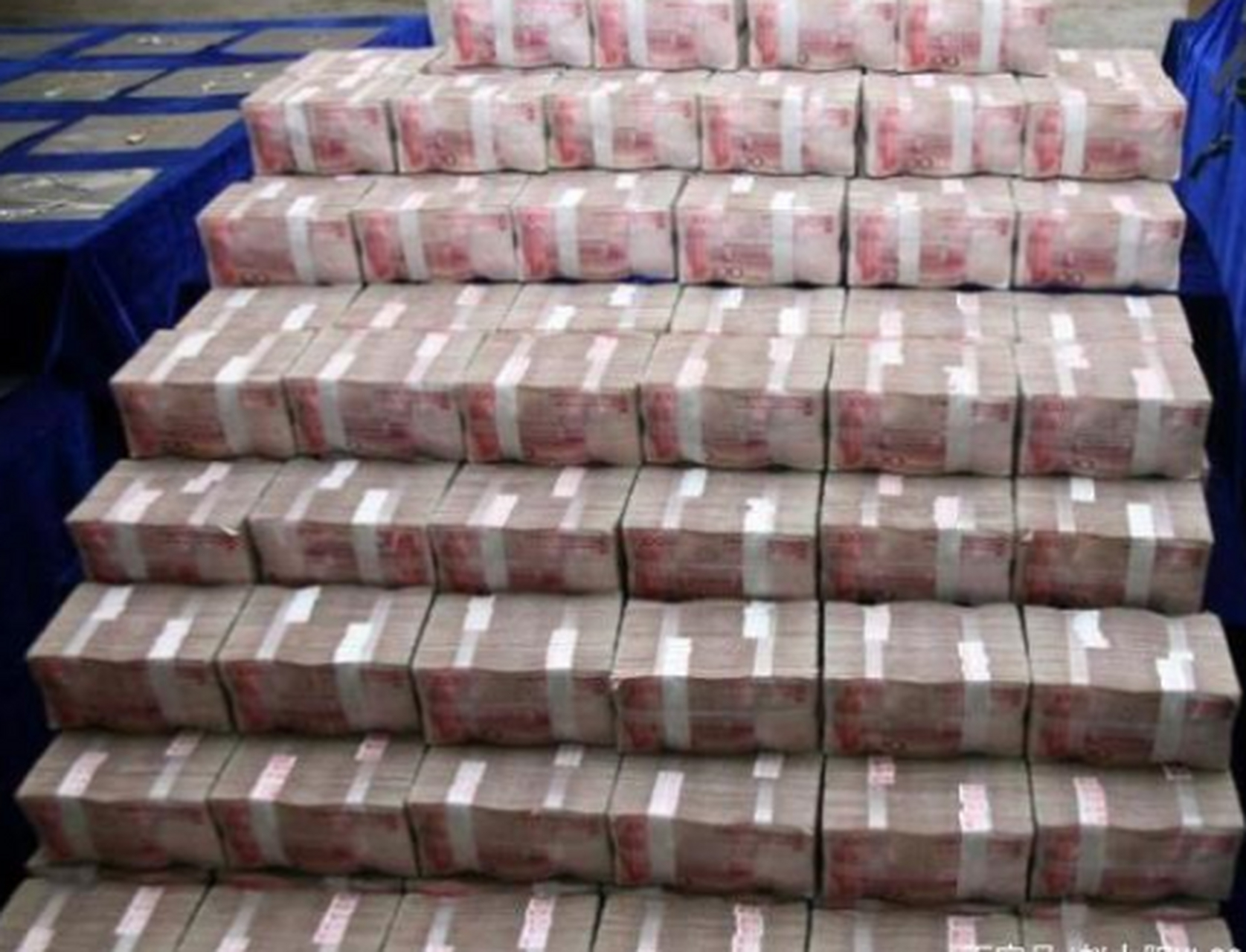 西安市委书记被捕,家里搜出8柜子黄金,女儿名包一墙,老婆也被抓.