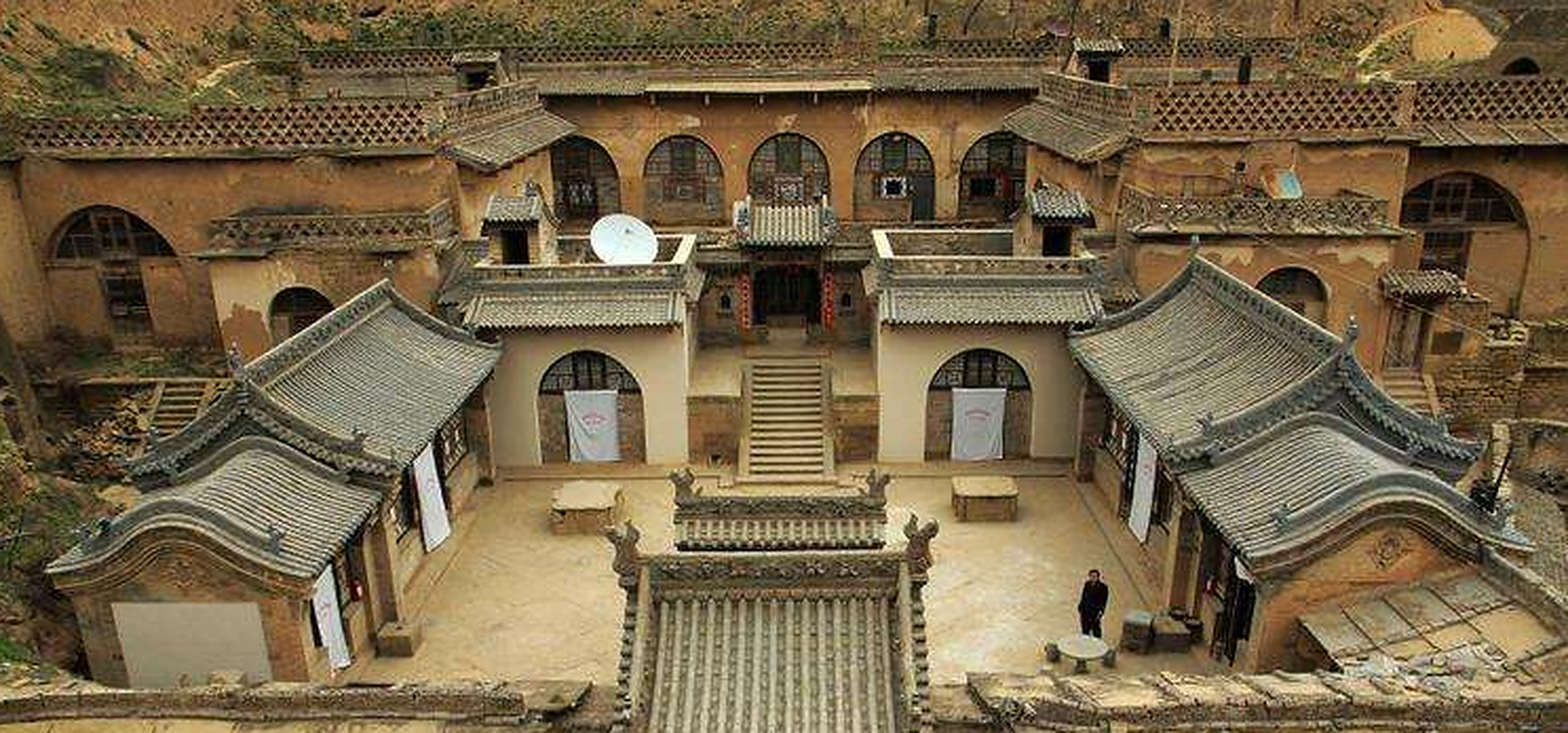 陕西的标志性建筑是窑洞,所以在这个庄园之中展现的窑洞文化可以说是