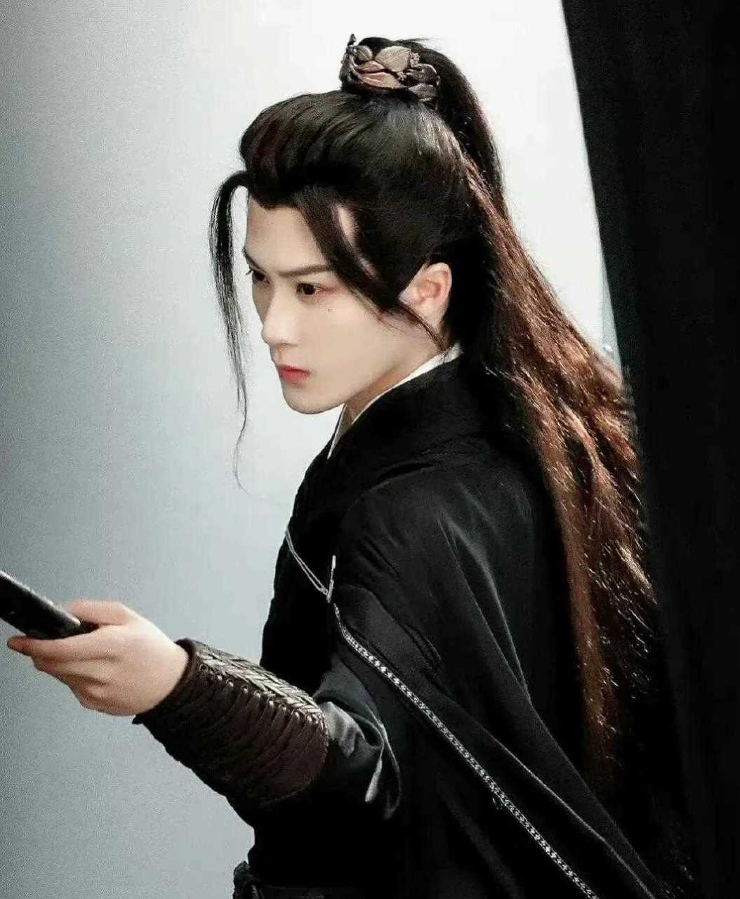 近几年的古装剧,高马尾几乎是男明星拍戏必备.你们喜欢谁的高马尾?