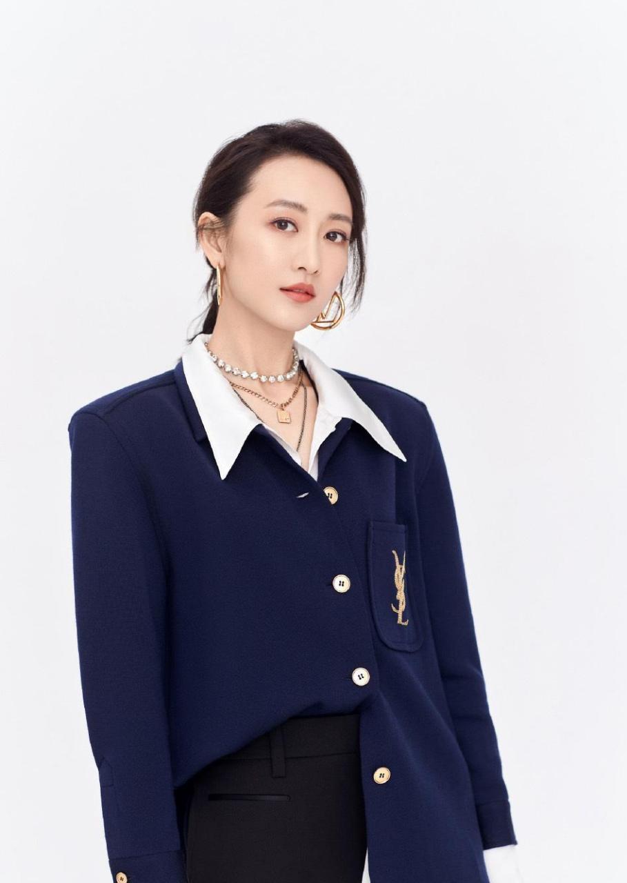王鸥蓝色西装魅力写真图片