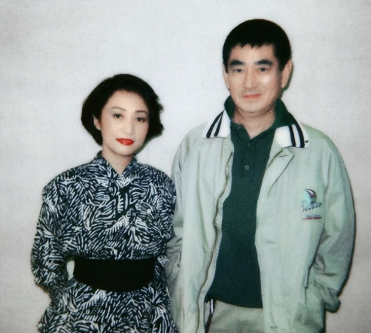 2014年,83岁高仓健去世后,将40亿遗产全部留给保姆,后来,高仓健的亲