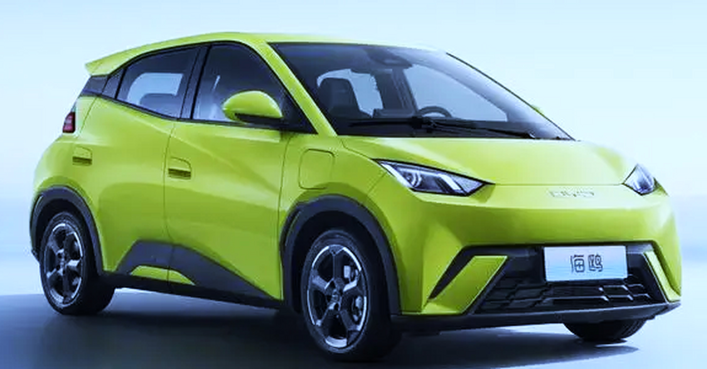 这款新型电动汽车在市场上引起了广泛的关注.