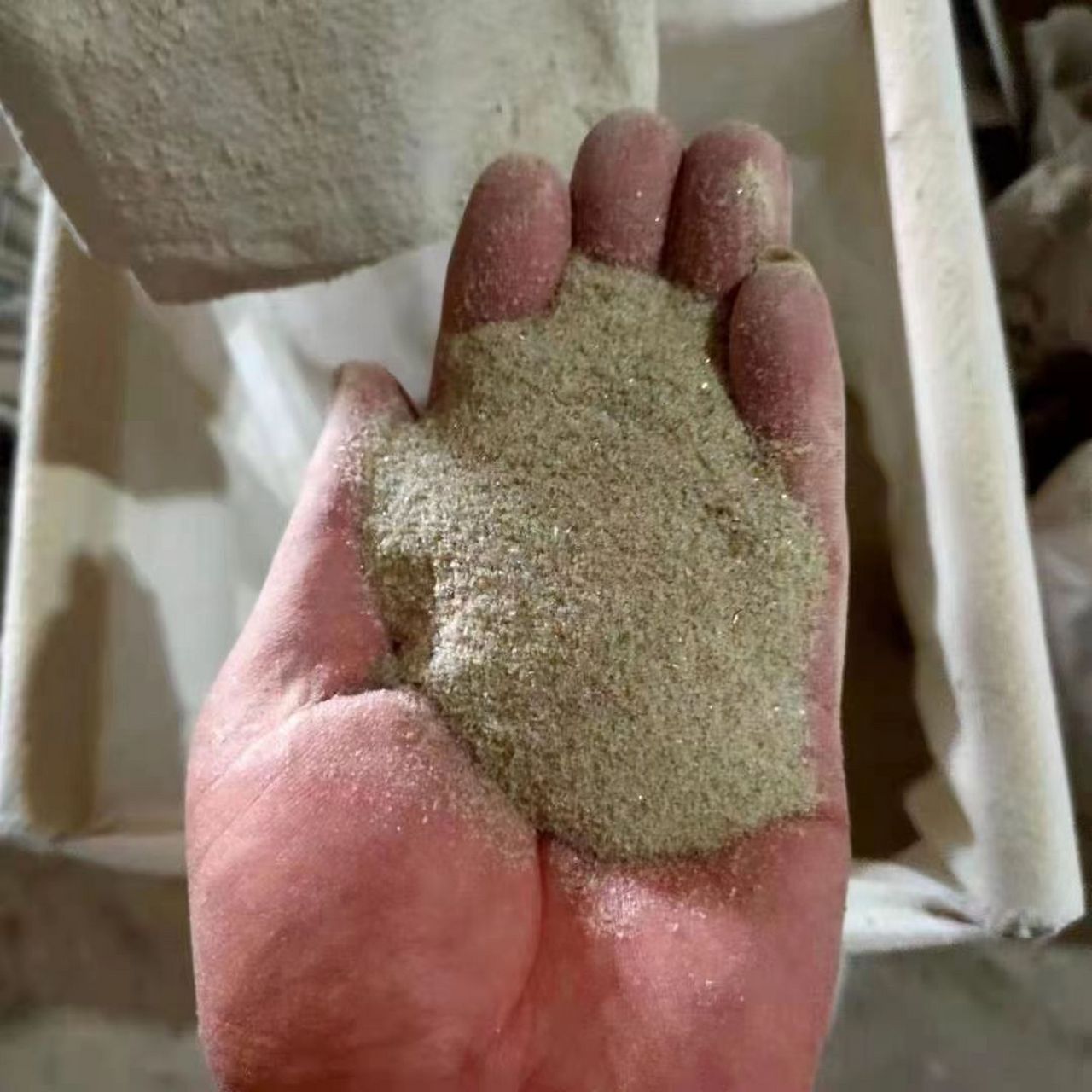 磨粉料机属平磨盘式塑料磨粉机系列,pvc磨粉料机具有高产量低能耗的