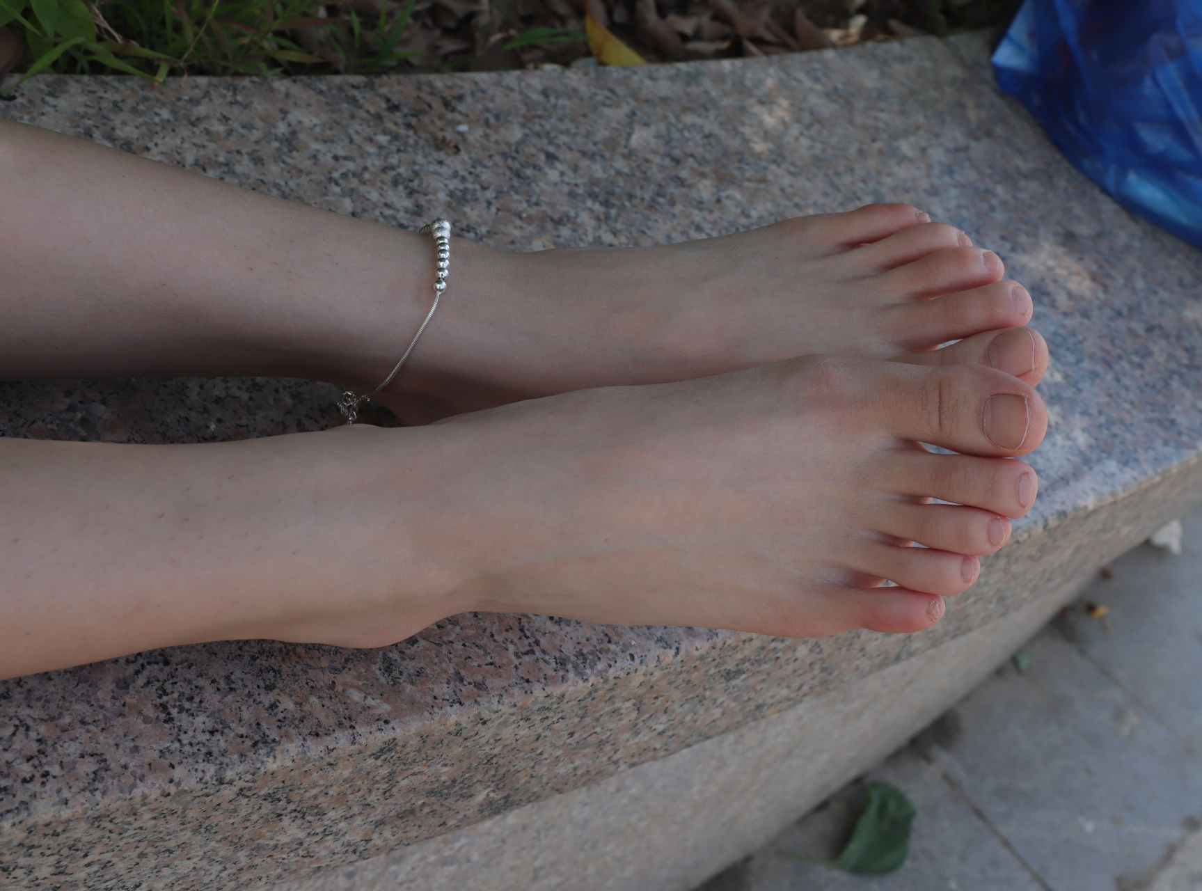 不开心,谁可以讲个笑话逗我开心?#玉足# #玉足控# #美腿玉足