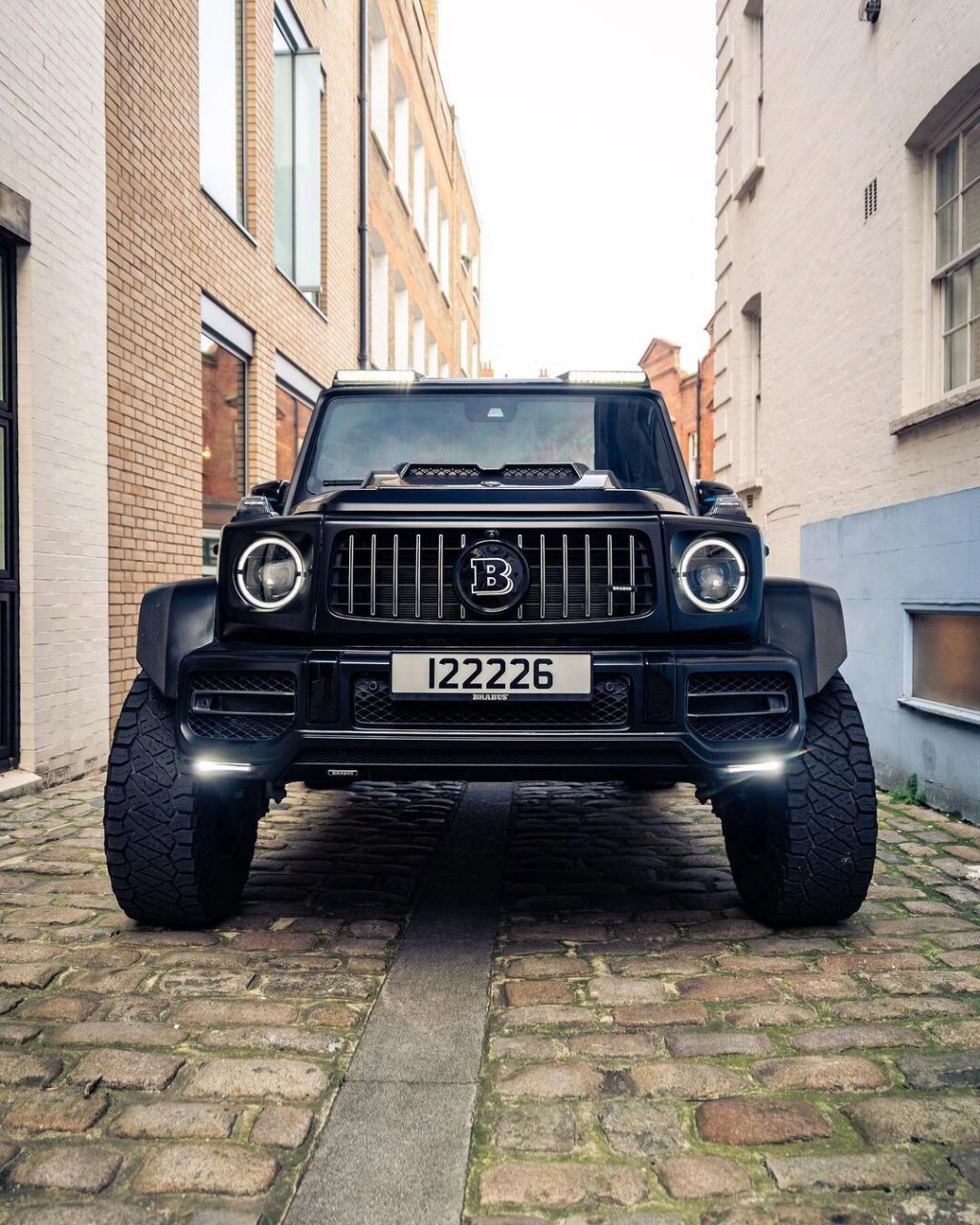 奔驰巴博斯g700:豪华越野车,力量与尊贵  奔驰巴博斯g700,一款独具