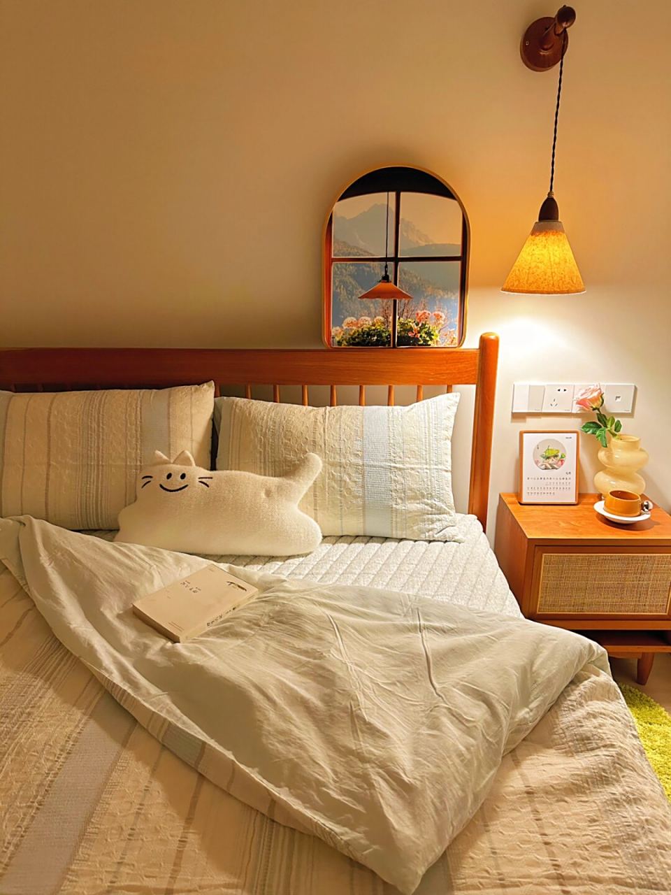 2平方米的小卧室,布局简洁,没有任何多余的装饰.