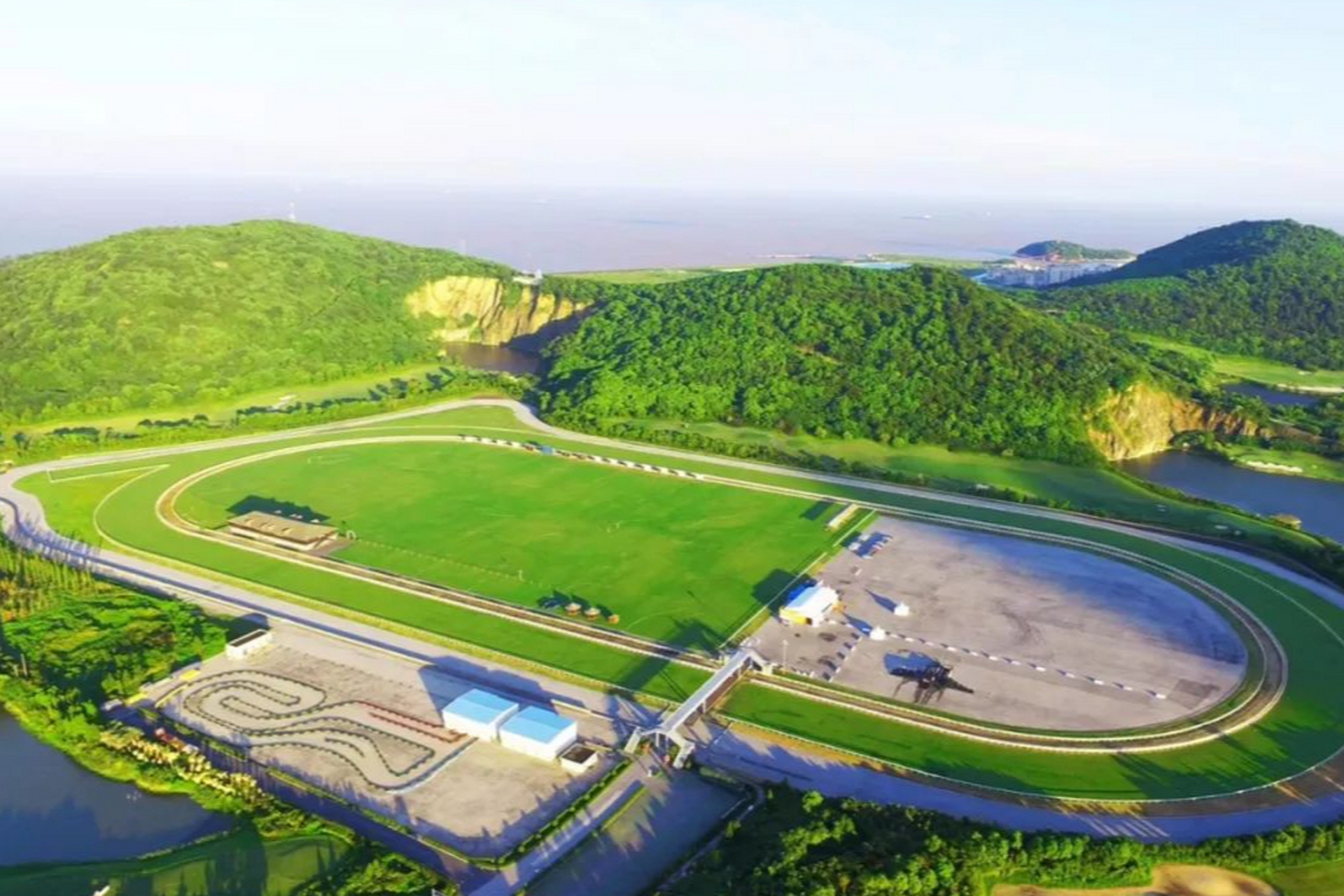 麓棠山旅游区位于四川省德阳市绵竹市九龙镇,是国家aaaa级旅游景区.