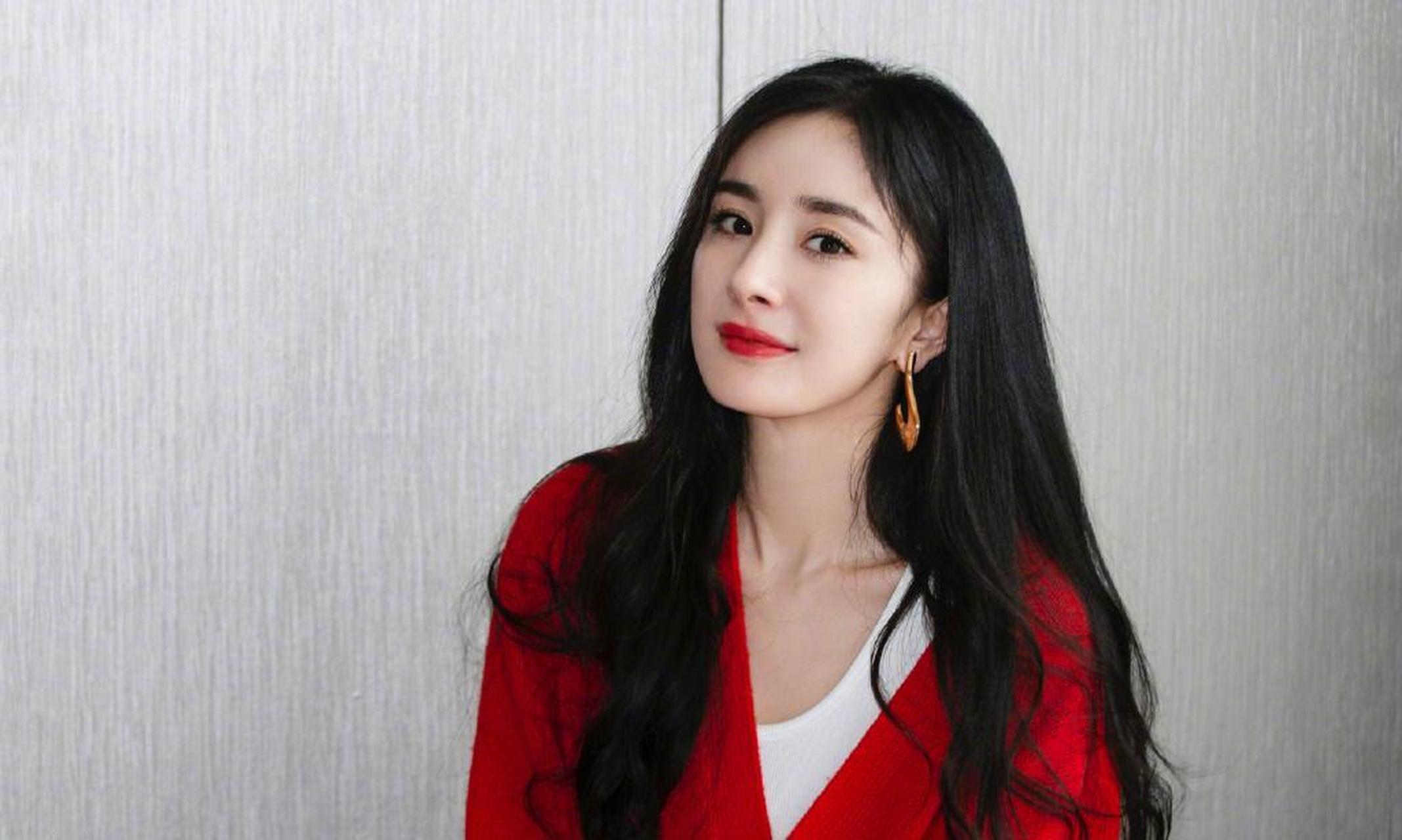 杨幂波浪卷发性感写真图片