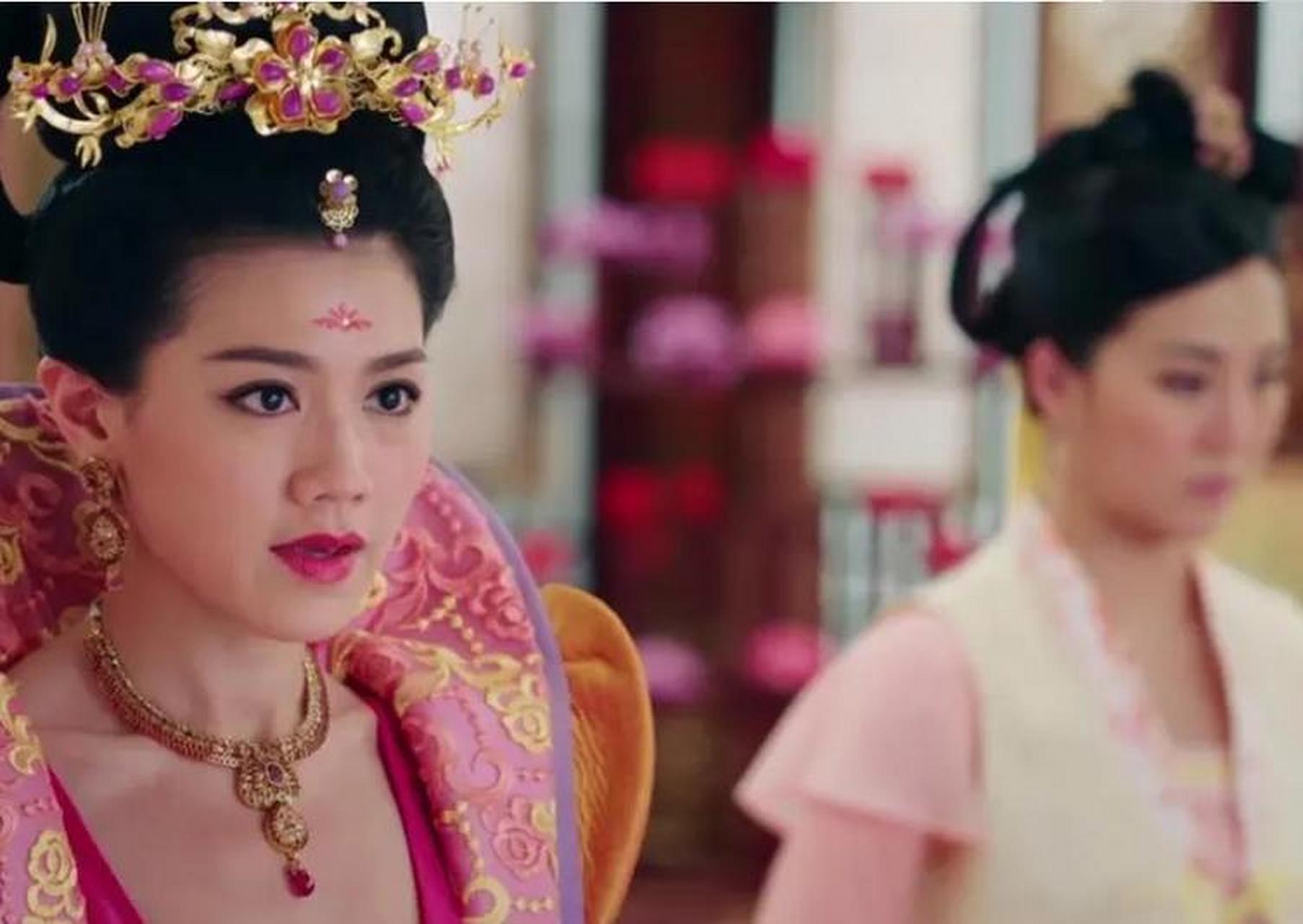 公元693年,武则天最宠爱的婢女韦团儿,满脸绯红地向前皇帝李旦告白道