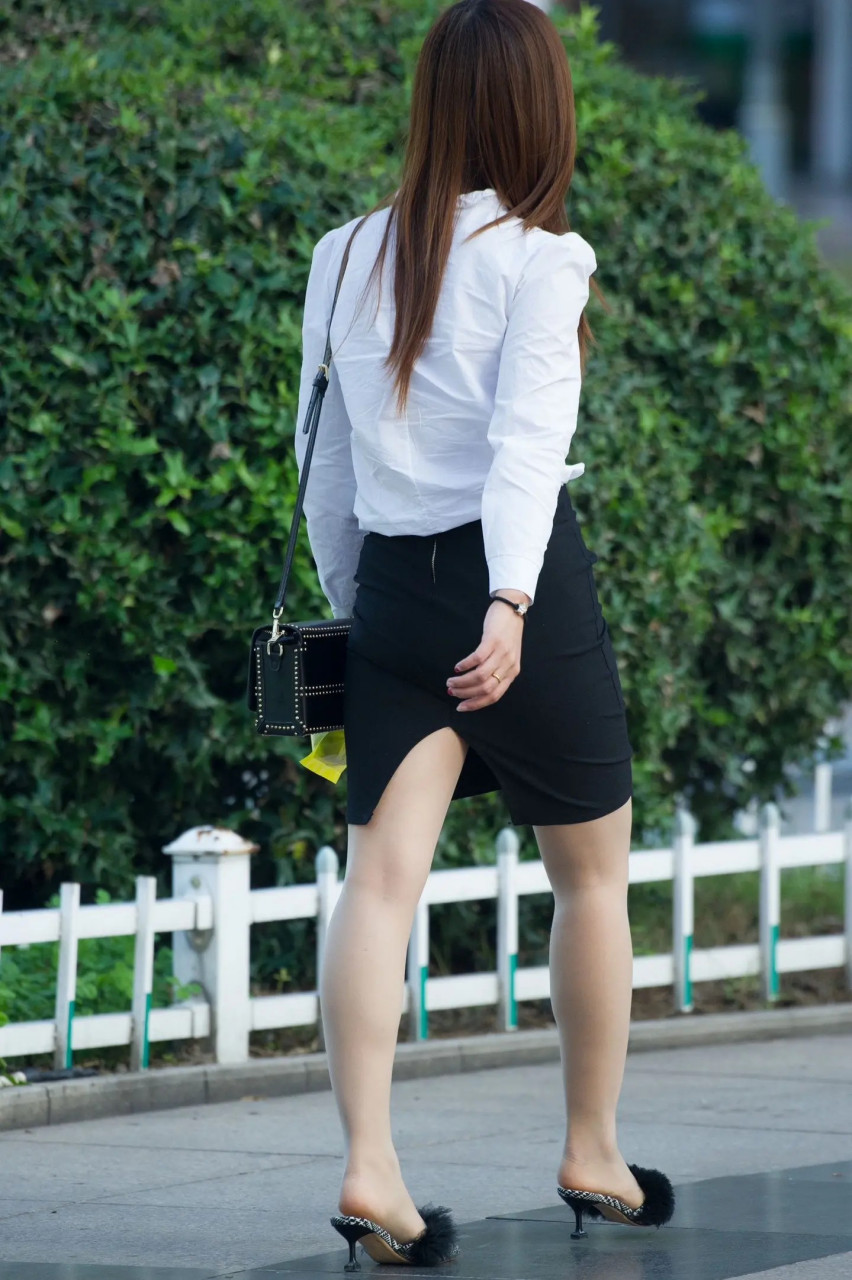 路人随拍肉丝美女#养眼美女# #街拍美女# #街拍