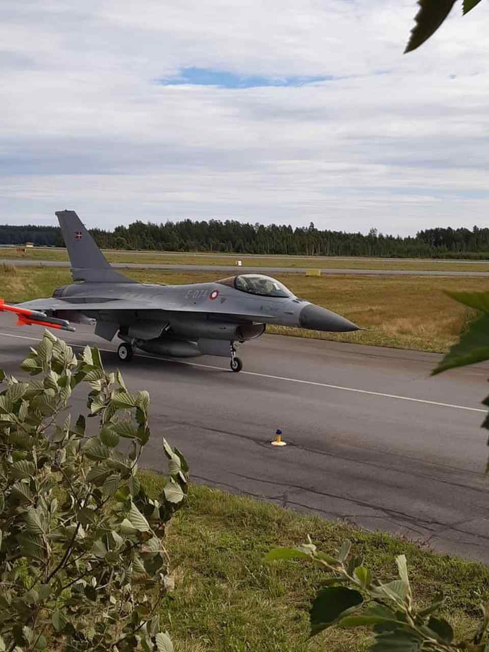 丹麦皇家空军f-16am战机于2022年8月3日和4日部署到芬兰rissala air