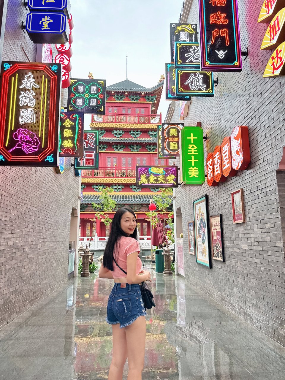 9499雅加达中国城|旅游	 "听说是新景点就来看看了,是一条小吃街