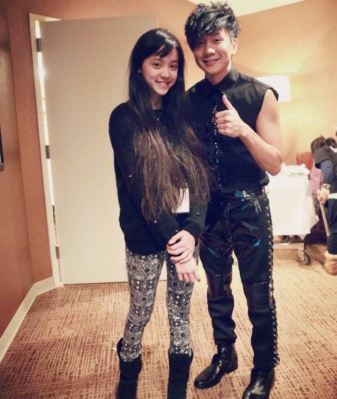 林俊杰和欧阳娜娜合照,10年前vs10年后