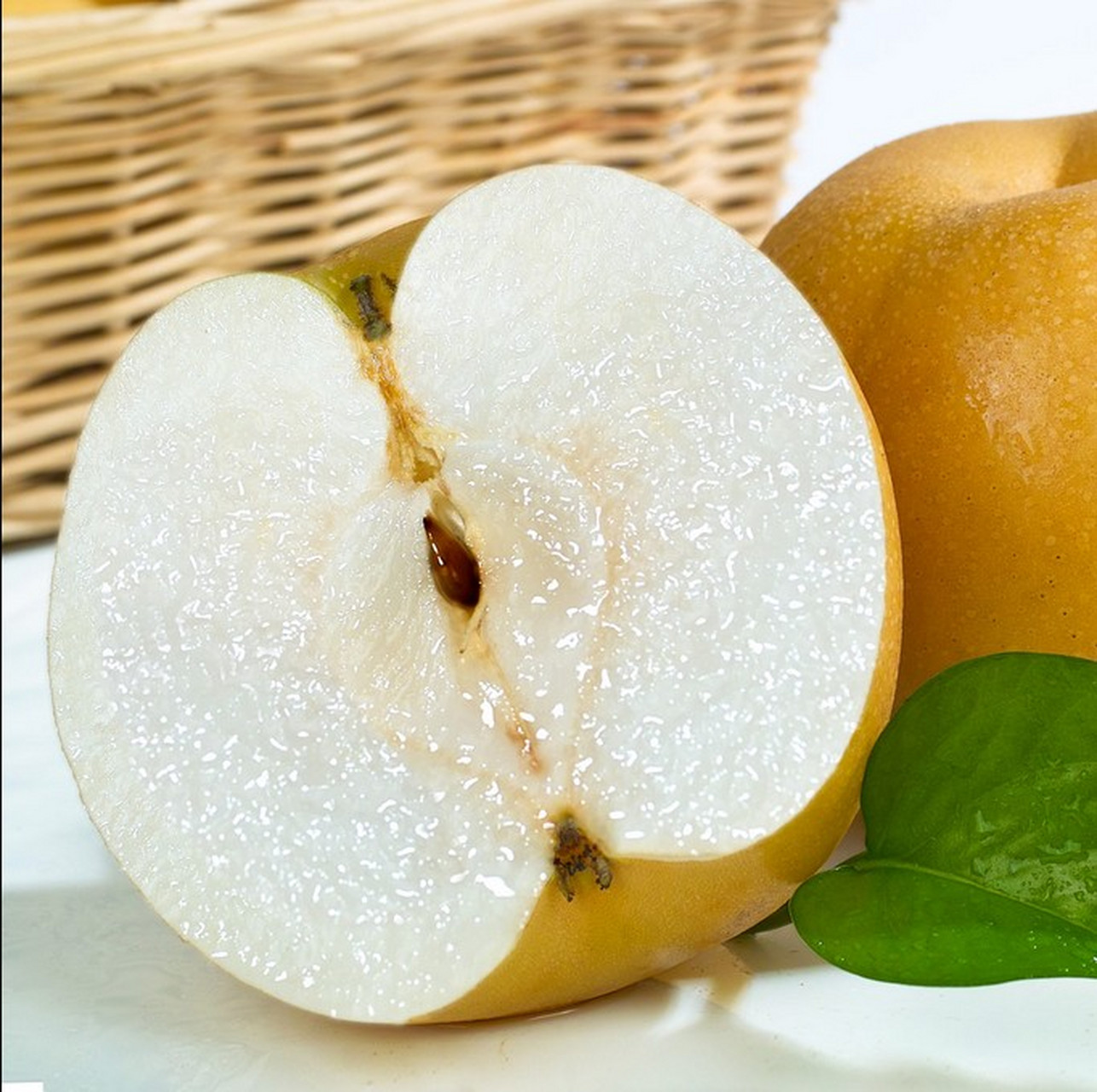 南阳特产—博望坡黄金梨 博望坡黄金梨外观美丽,形圆色黄,果皮光滑