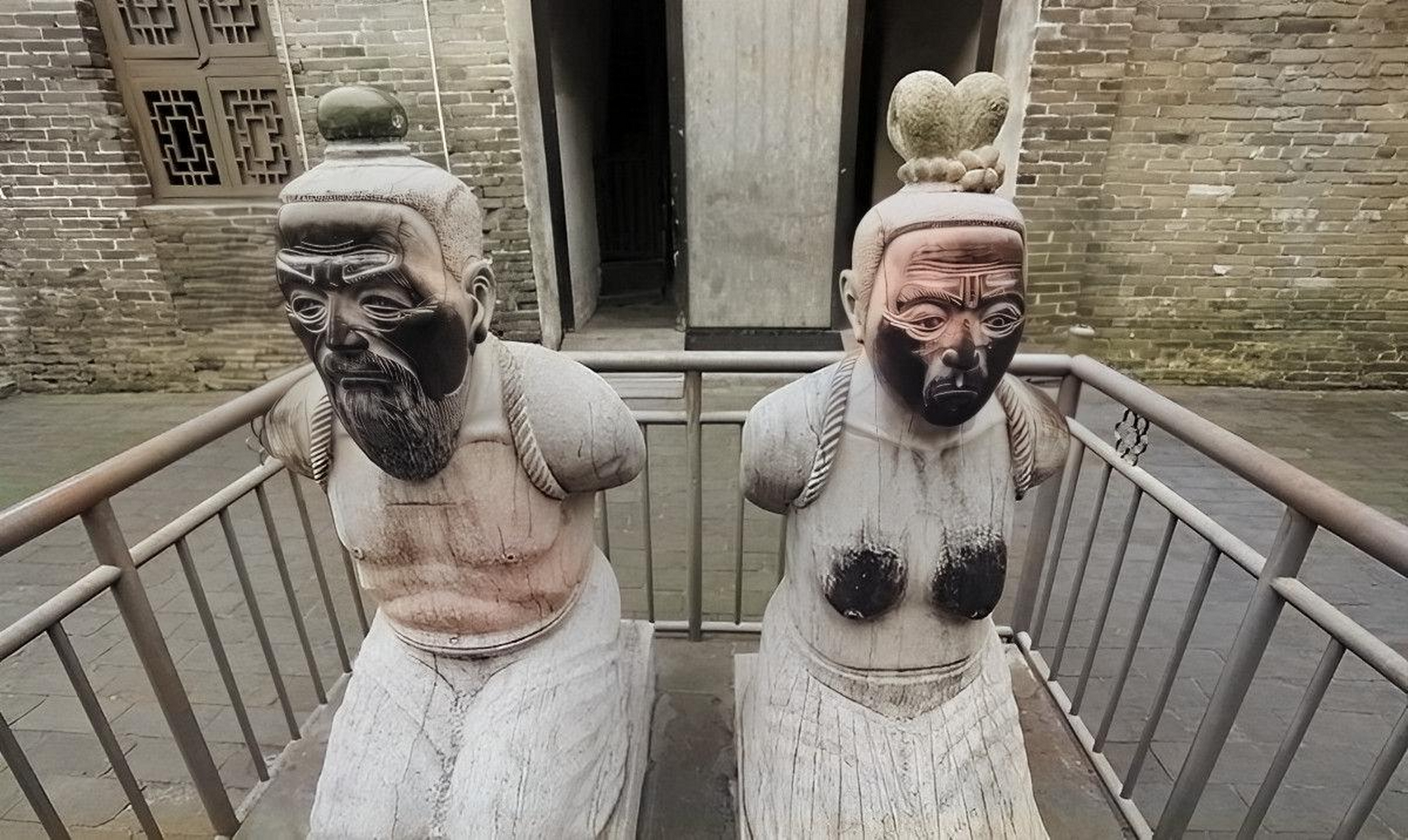 清朝时,秦桧的后人秦大士考中了状元,乾隆知道后,当众问他:"秦爱卿