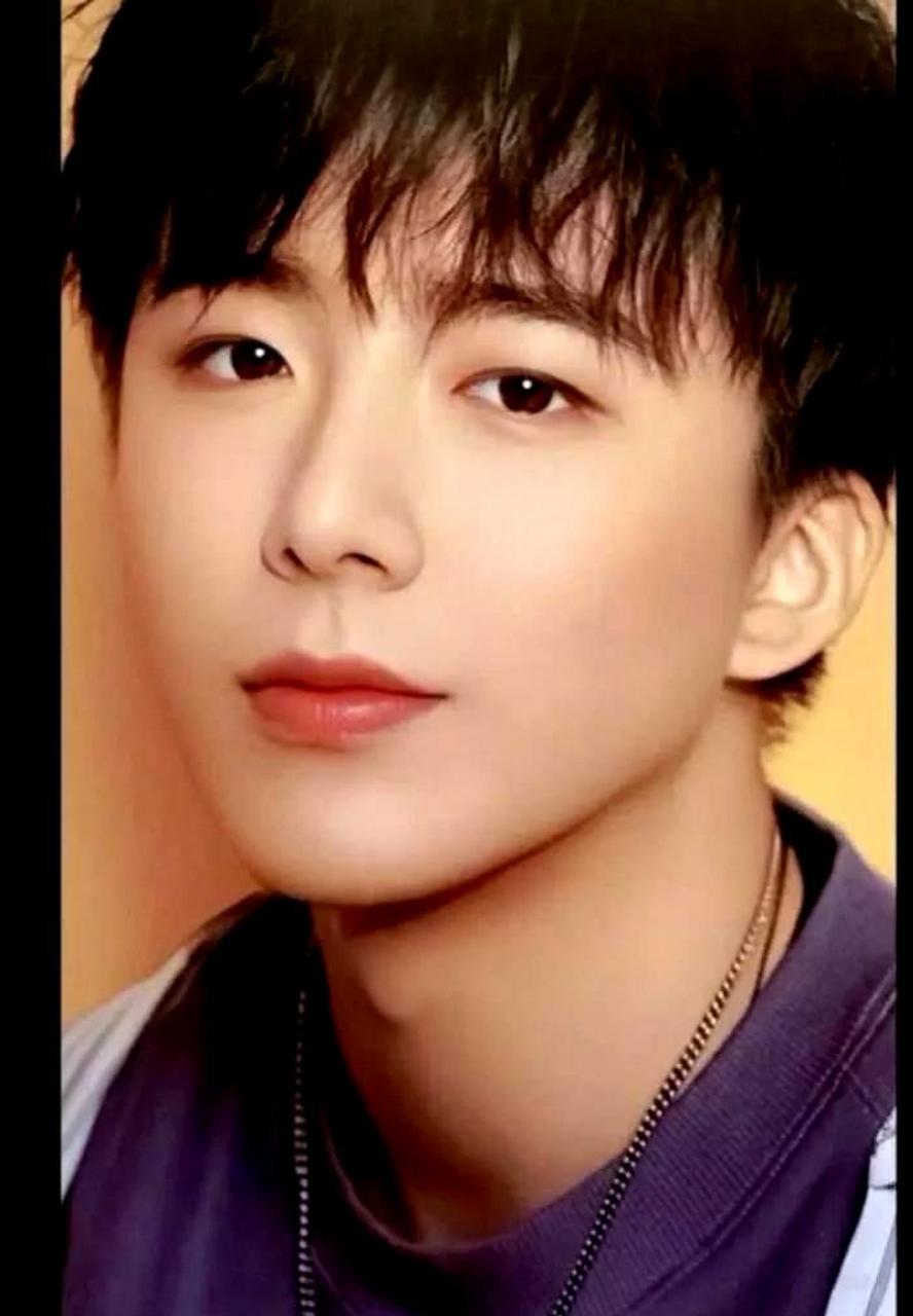 刘宇宁是一位早期的网红,因为翻唱他人的歌曲而走红.