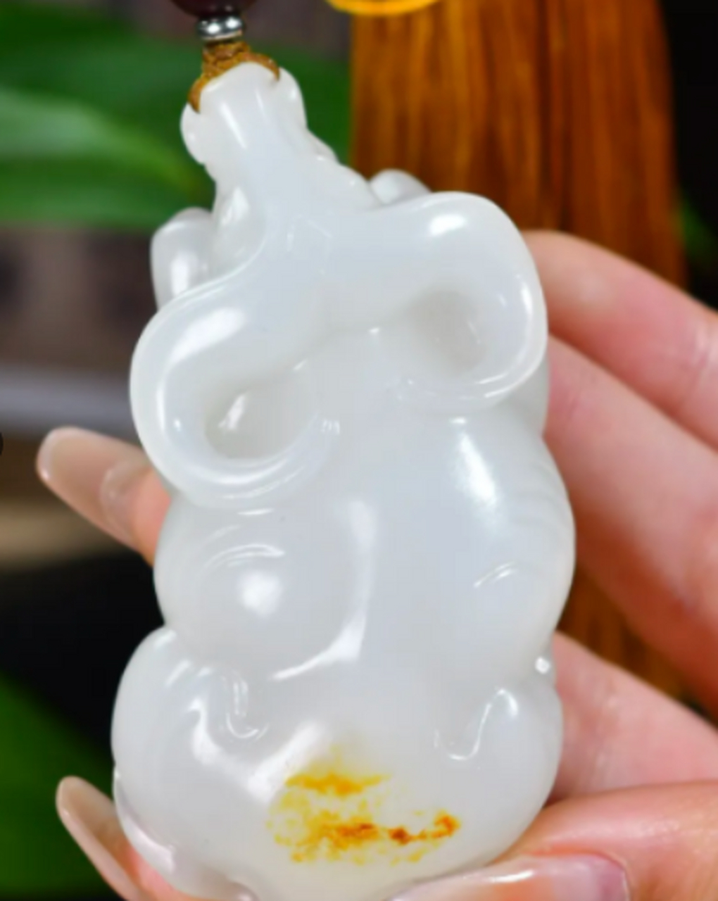 点击头像看直播##和田玉# 白度一级,牛头五官雕工精细,牛眼似杏,疟乔