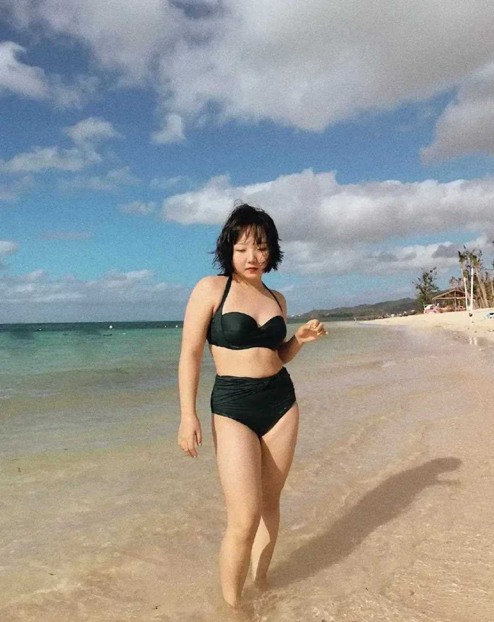 身材圆润还敢穿比基尼戏水,气场真强大,难怪没有颜值也能走红!@微头条