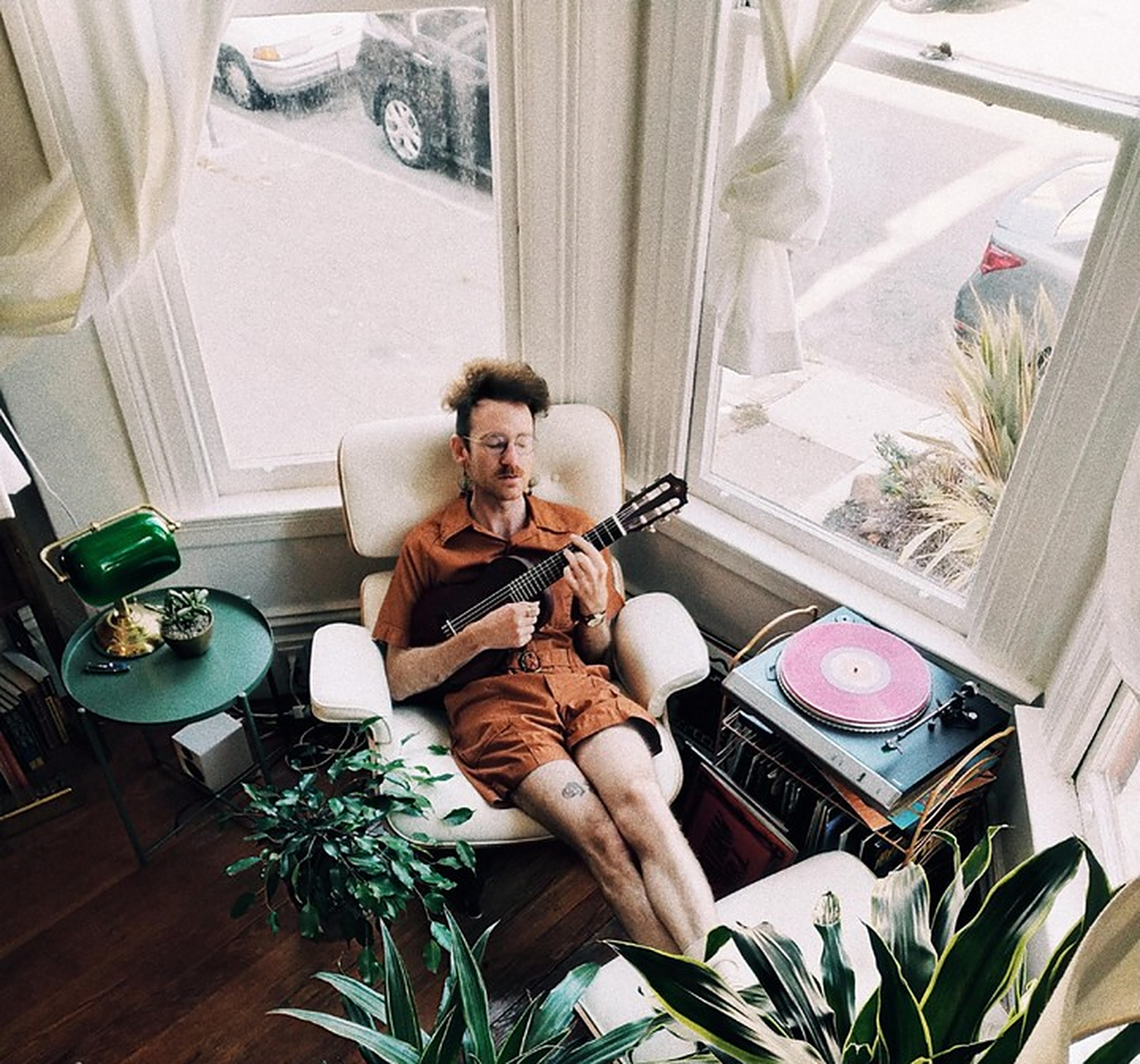 《洛天依投食歌》[锦旗] 以往在 youtube 和 twitter 上,总能看到